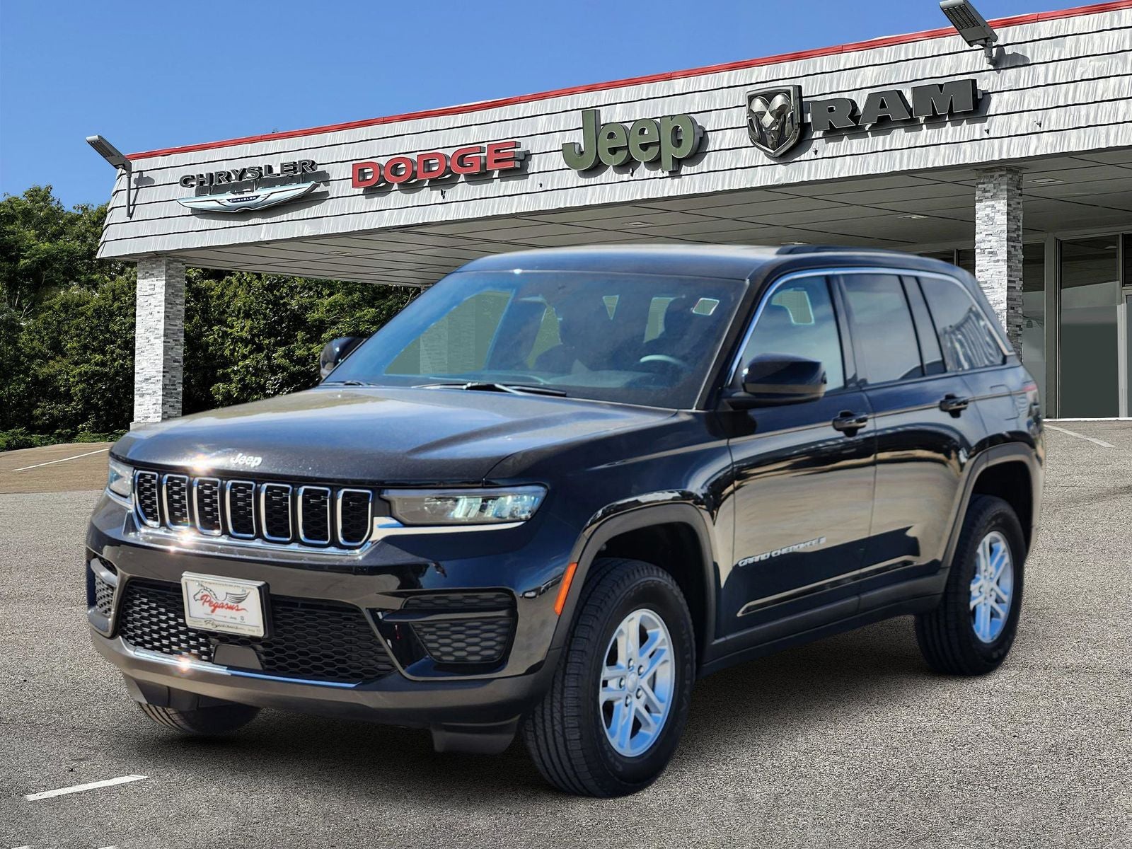 2025 Jeep Grand Cherokee Laredo 4x2