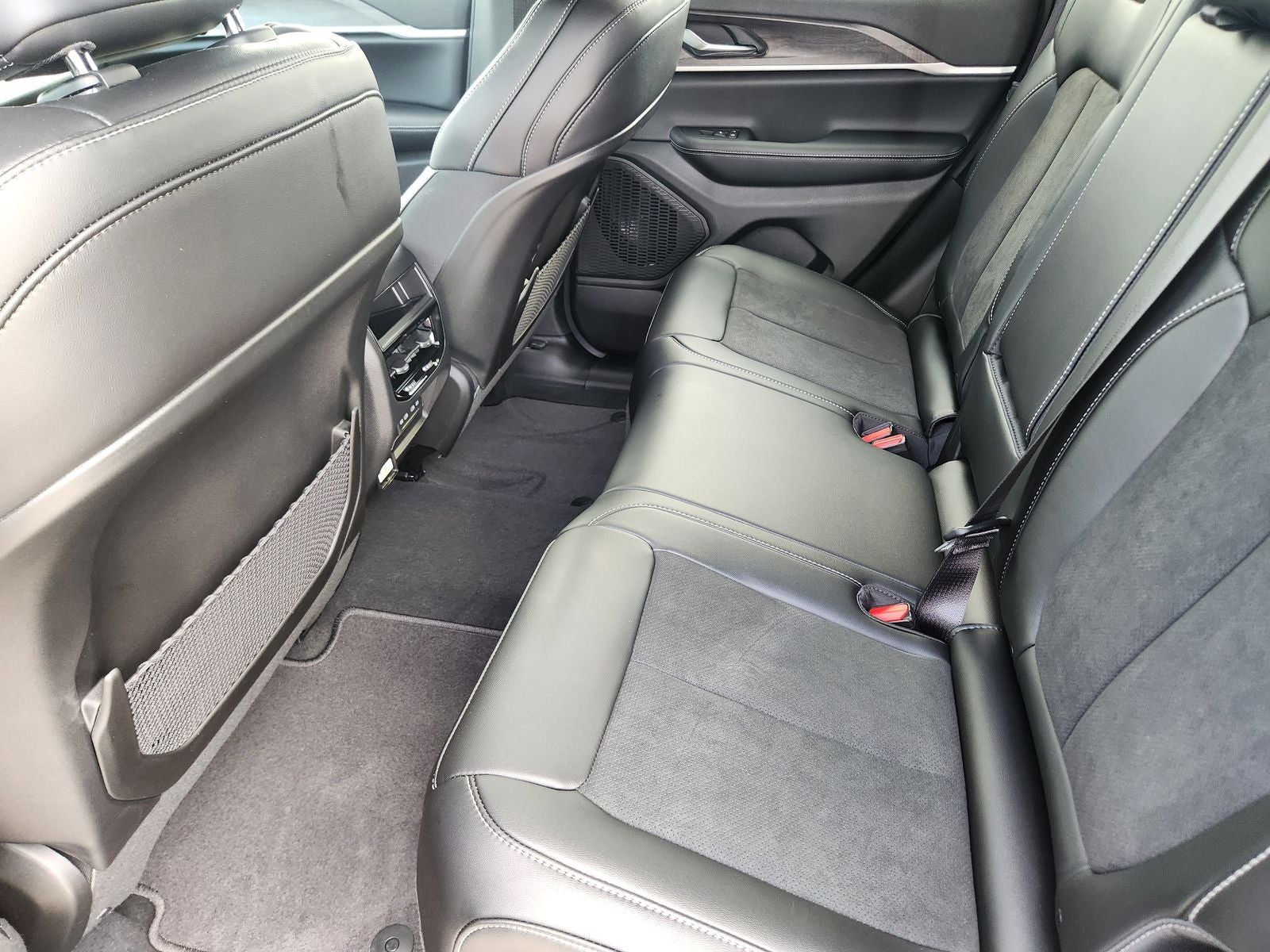2026 Jeep Grand Cherokee GRAND CHEROKEE LAREDO ALTITUDE 4X2