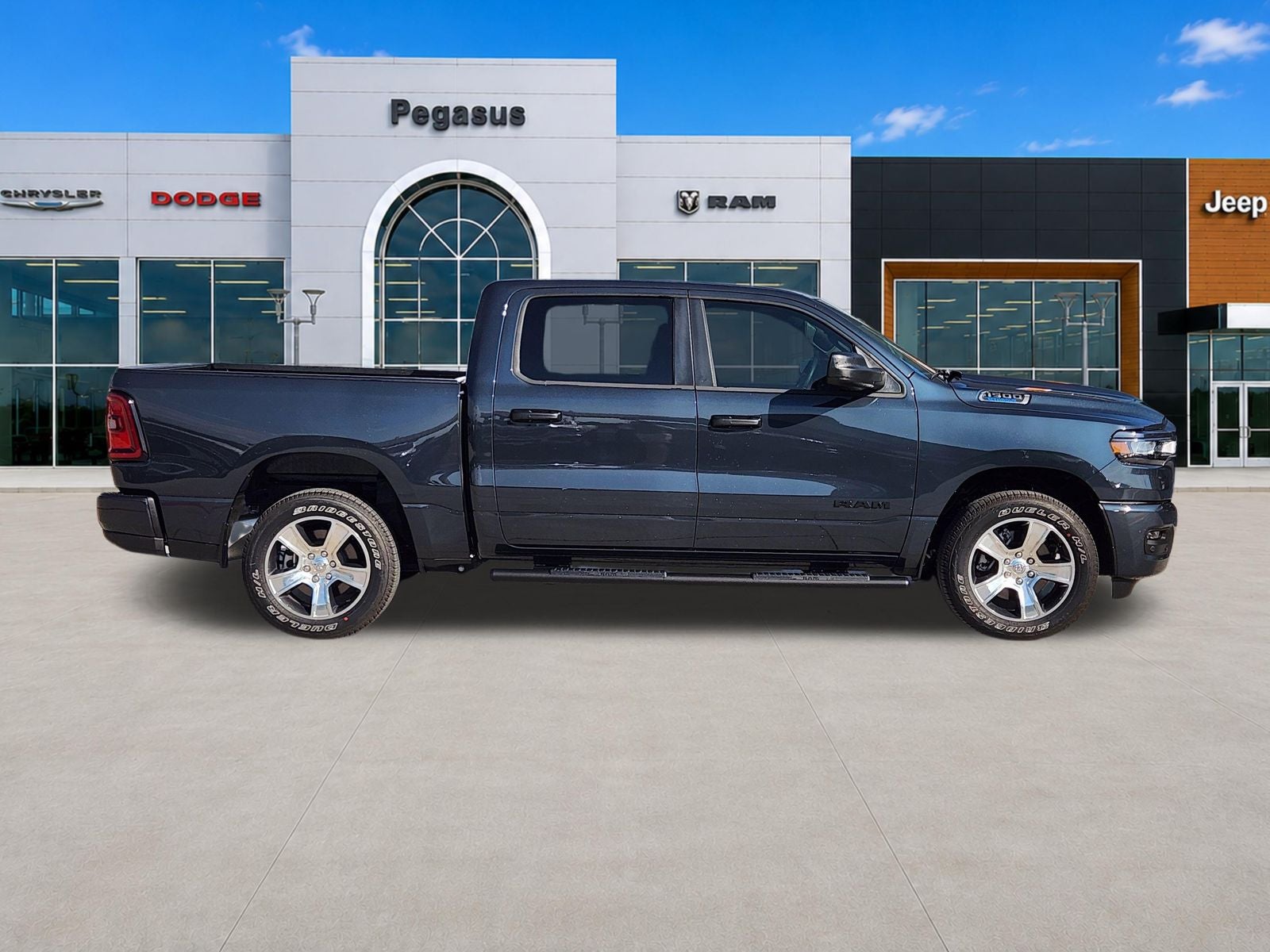 2026 RAM Ram 1500 RAM 1500 EXPRESS CREW CAB 4X2 5'7' BOX