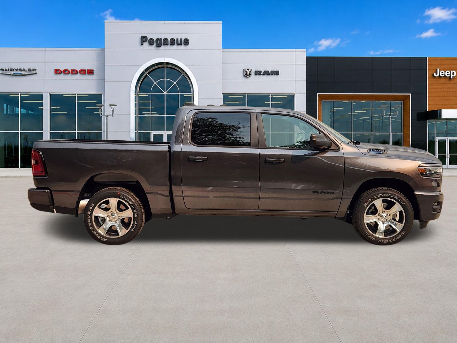2026 RAM Ram 1500 RAM 1500 EXPRESS CREW CAB 4X2 5'7' BOX