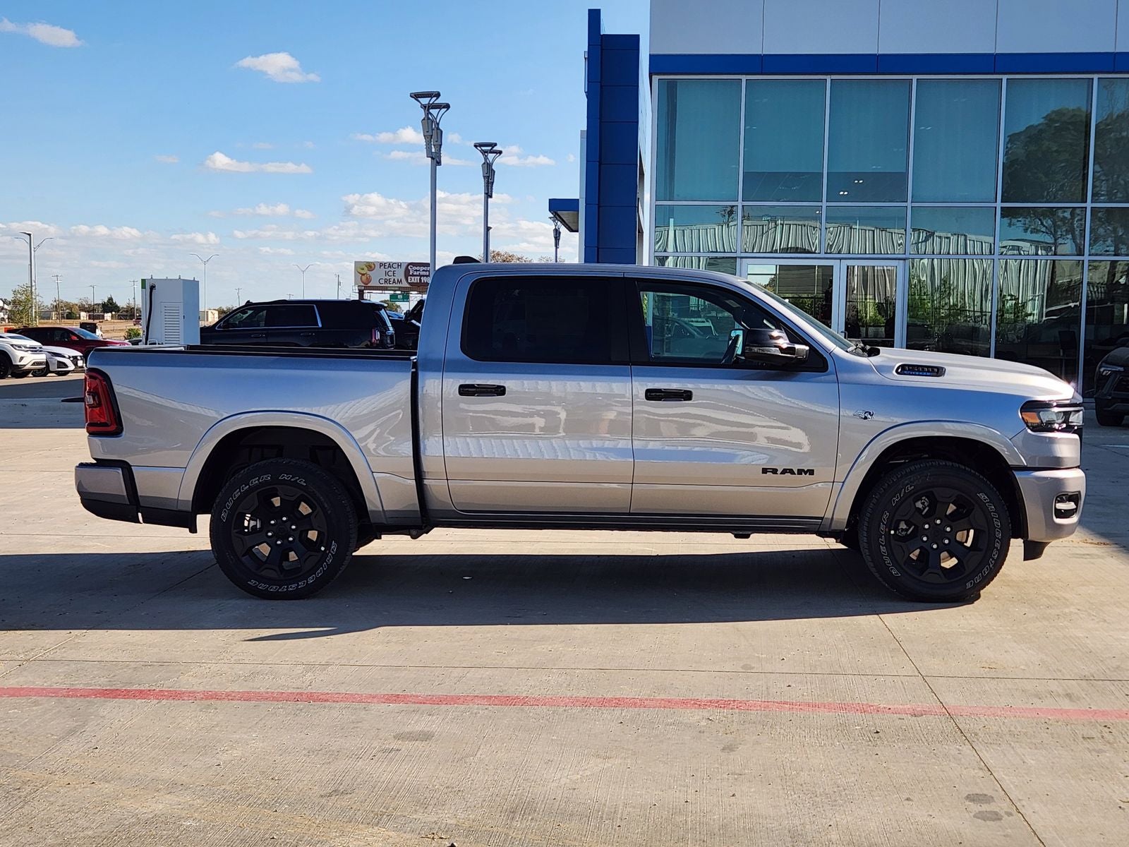 2026 RAM Ram 1500 RAM 1500 LONE STAR CREW CAB 4X4 5'7' BOX