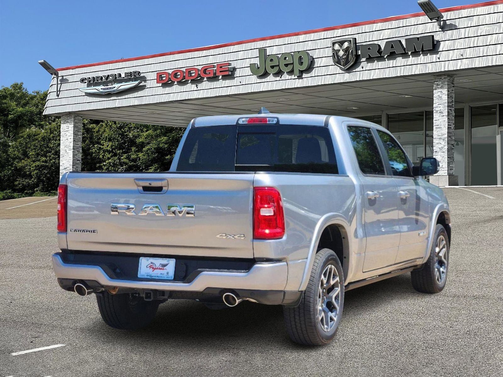 2025 RAM Ram 1500 RAM 1500 LARAMIE CREW CAB 4X4 5'7' BOX