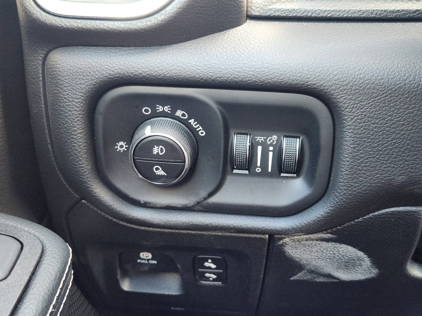 2025 RAM Ram 1500 RAM 1500 LARAMIE CREW CAB 4X4 5'7' BOX