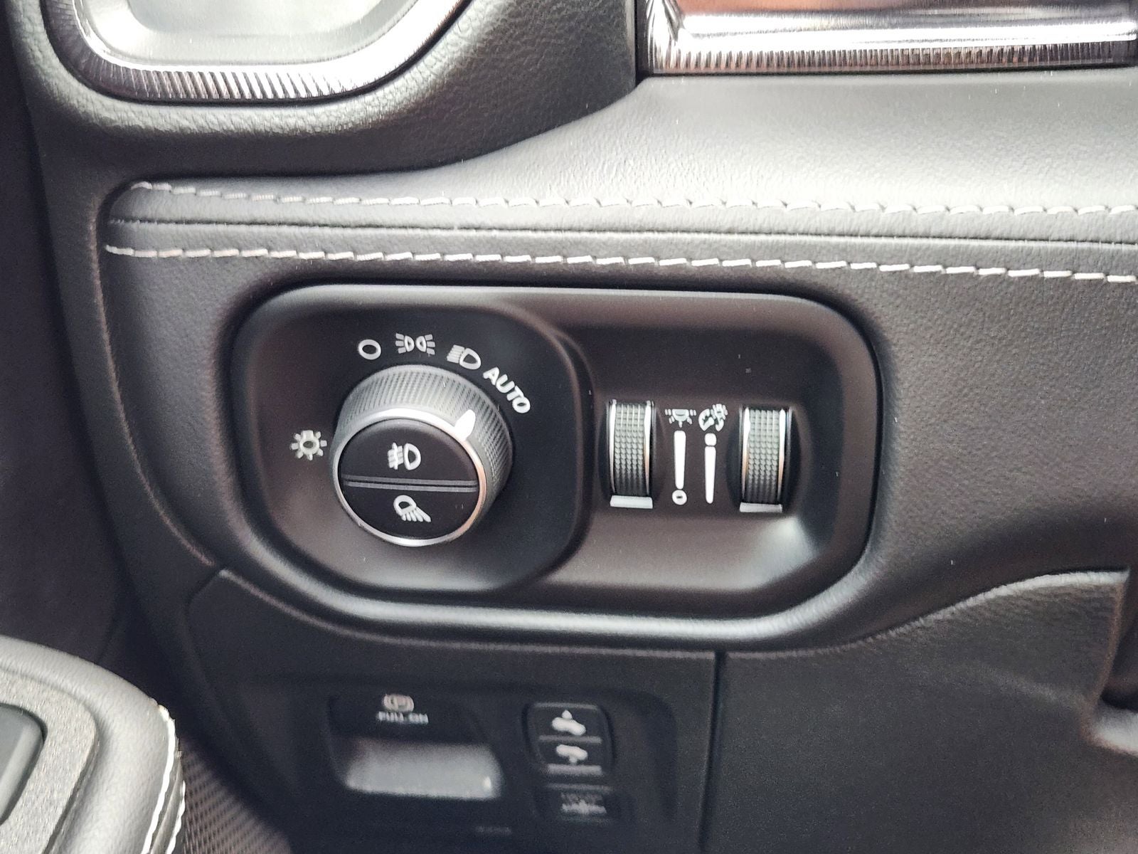 2025 RAM Ram 1500 RAM 1500 RHO CREW CAB 4X4 5'7' BOX