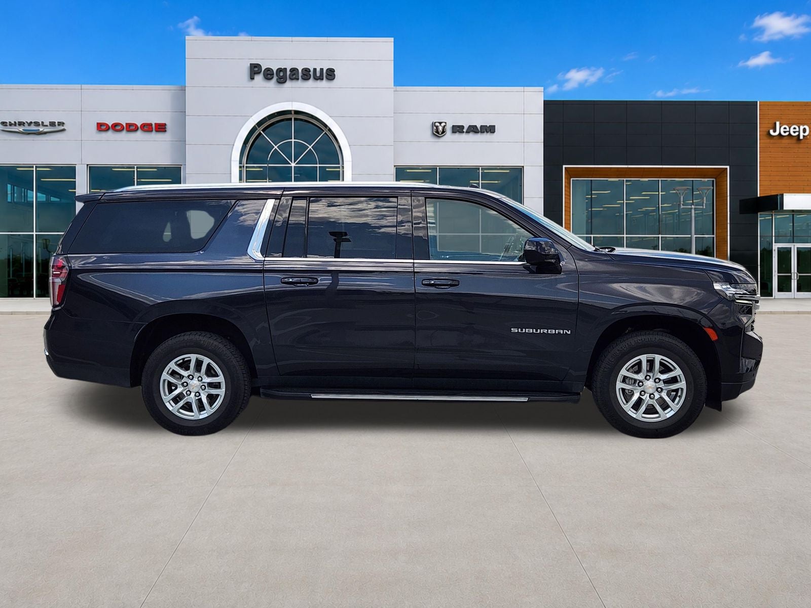 2024 Chevrolet Suburban 4WD LT