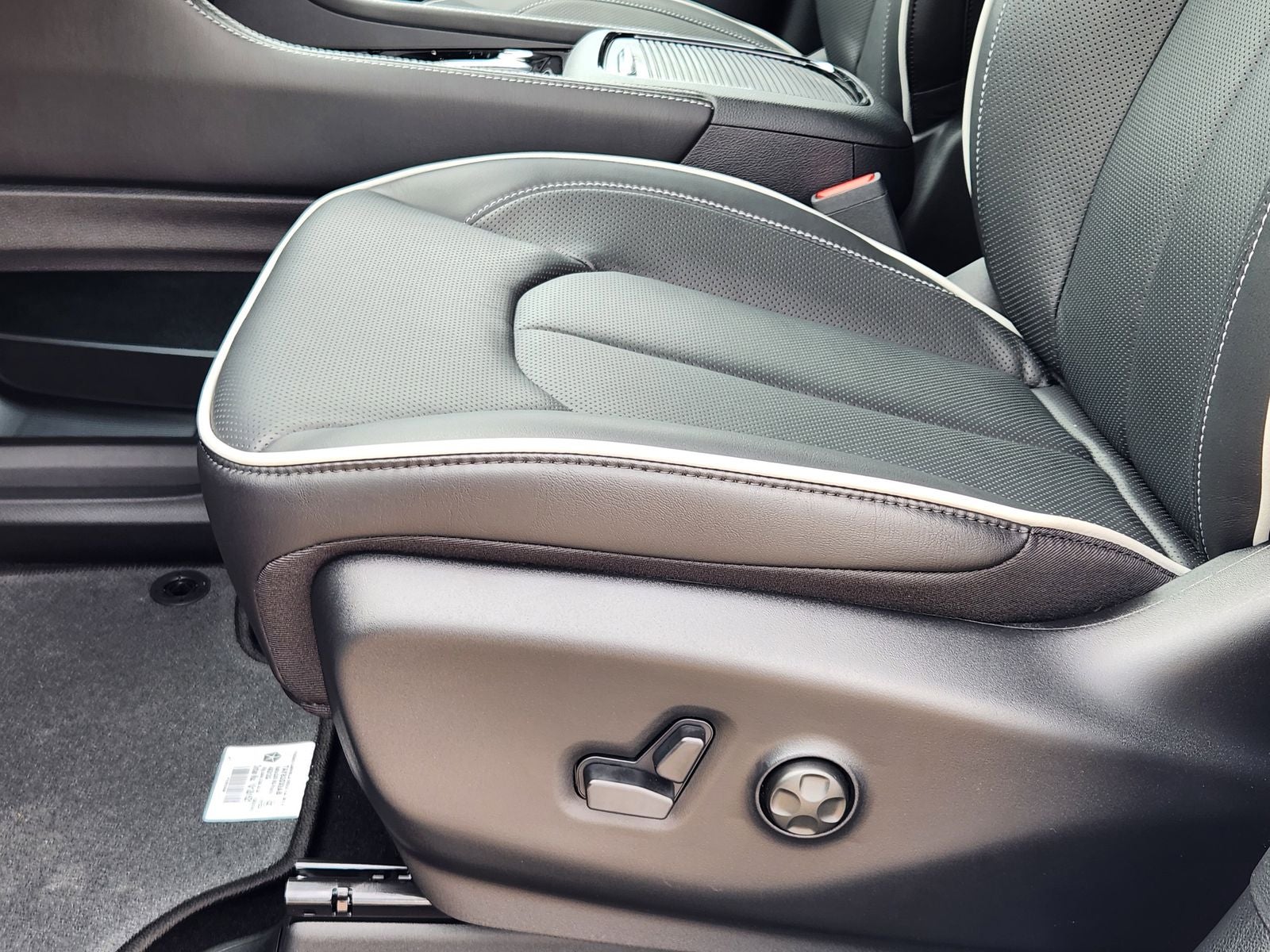 2027 Chrysler Pacifica PACIFICA LIMITED