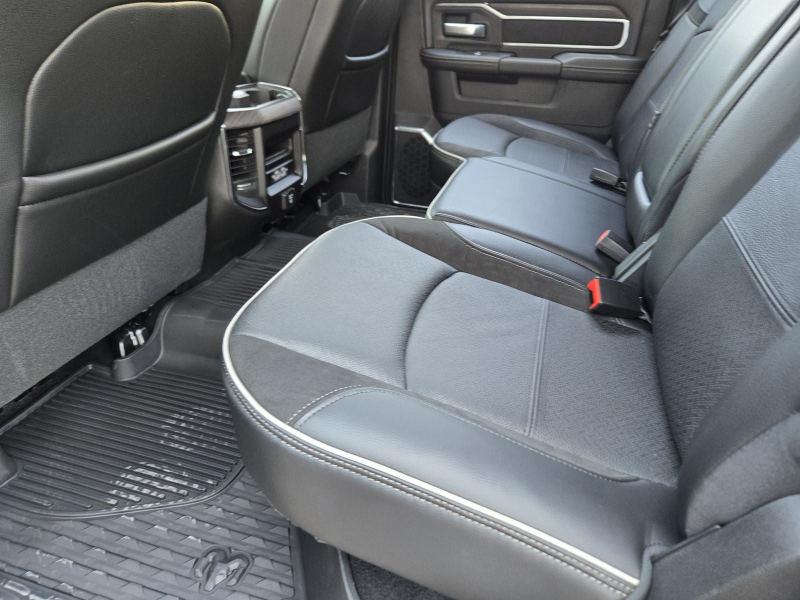 2026 RAM Ram 3500 RAM 3500 LARAMIE CREW CAB 4X4 8' BOX