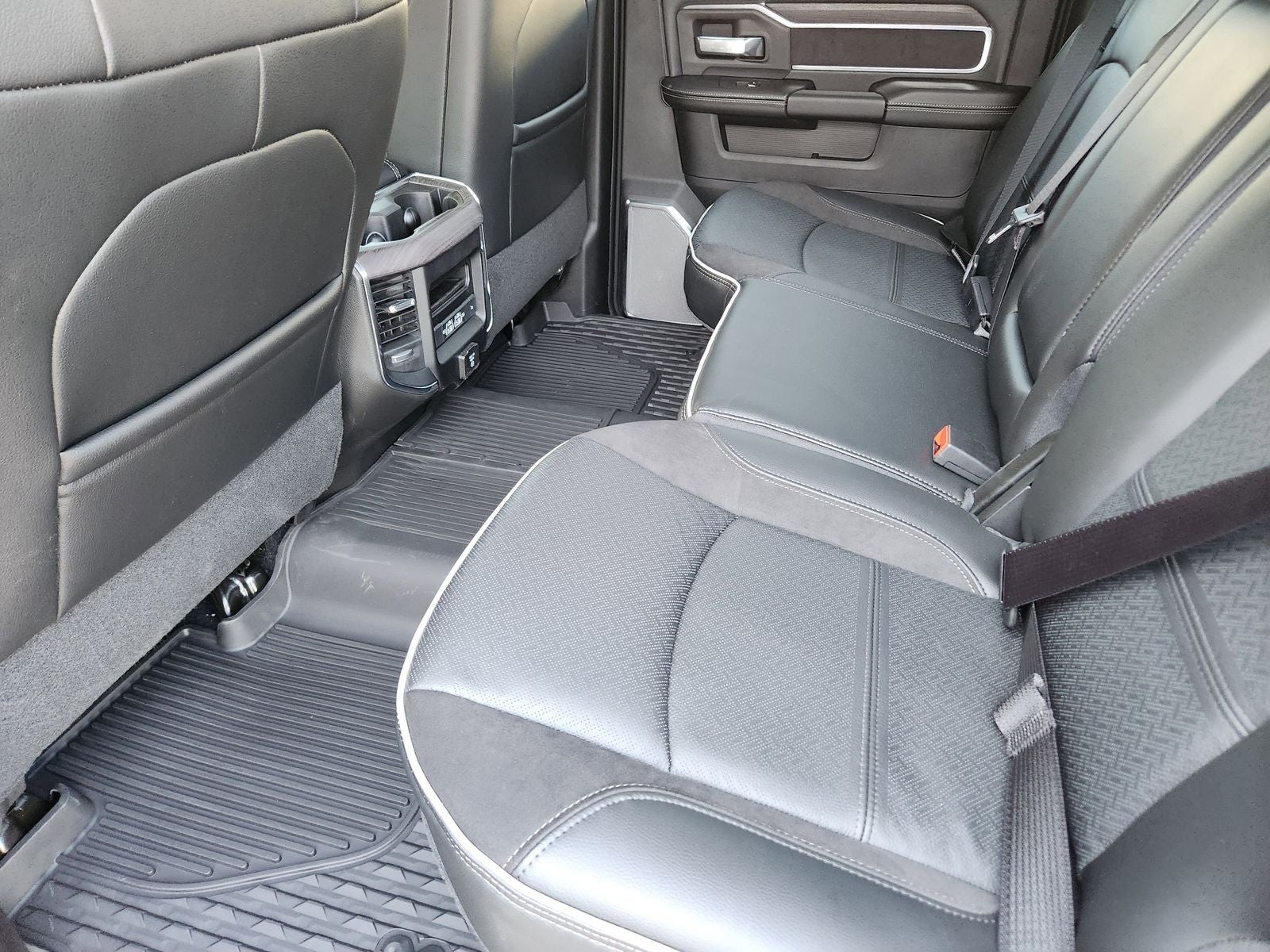 2026 RAM Ram 3500 RAM 3500 LARAMIE CREW CAB 4X4 8' BOX