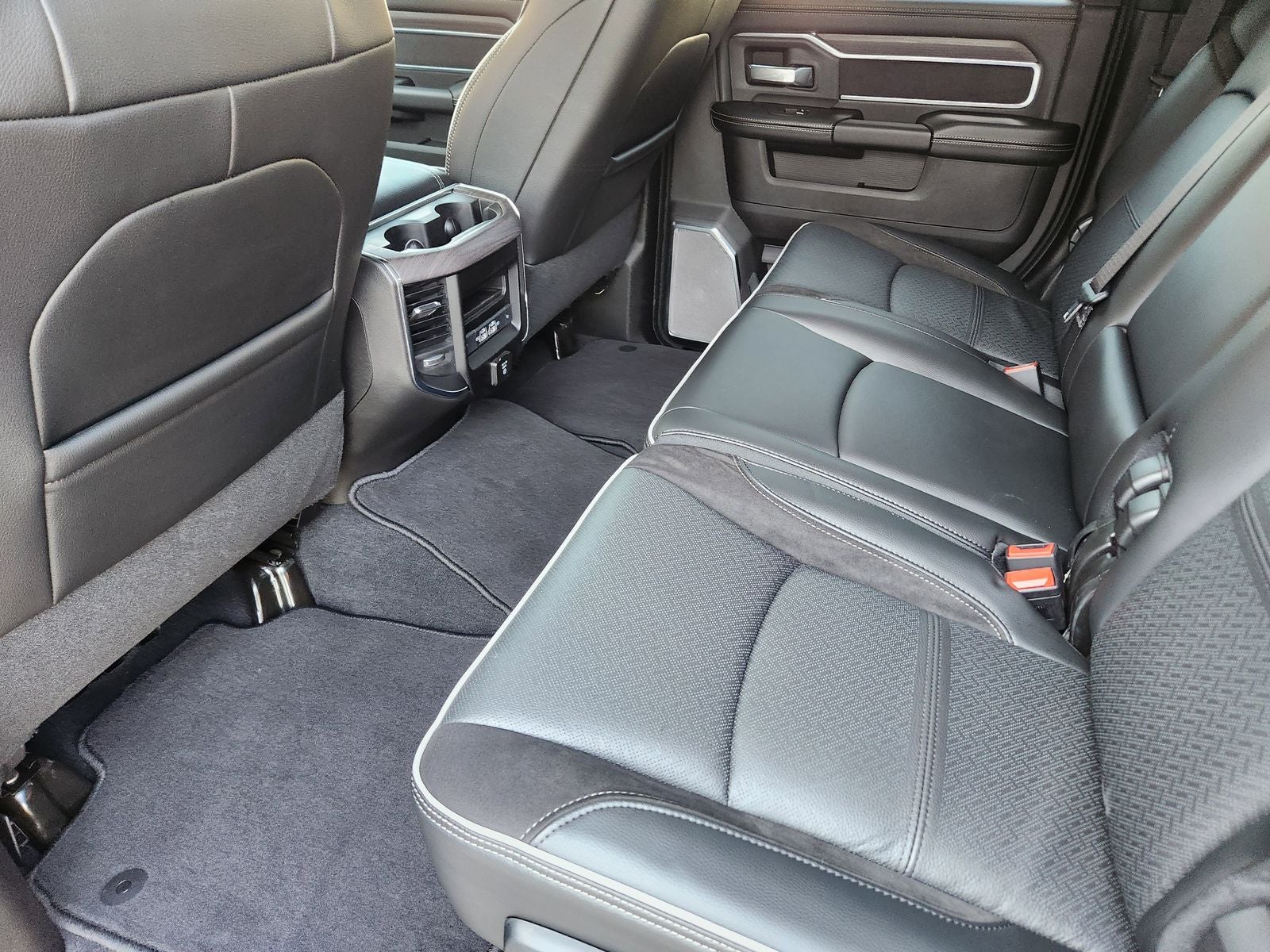 2026 RAM Ram 3500 RAM 3500 LARAMIE MEGA CAB 4X4 6'4' BOX