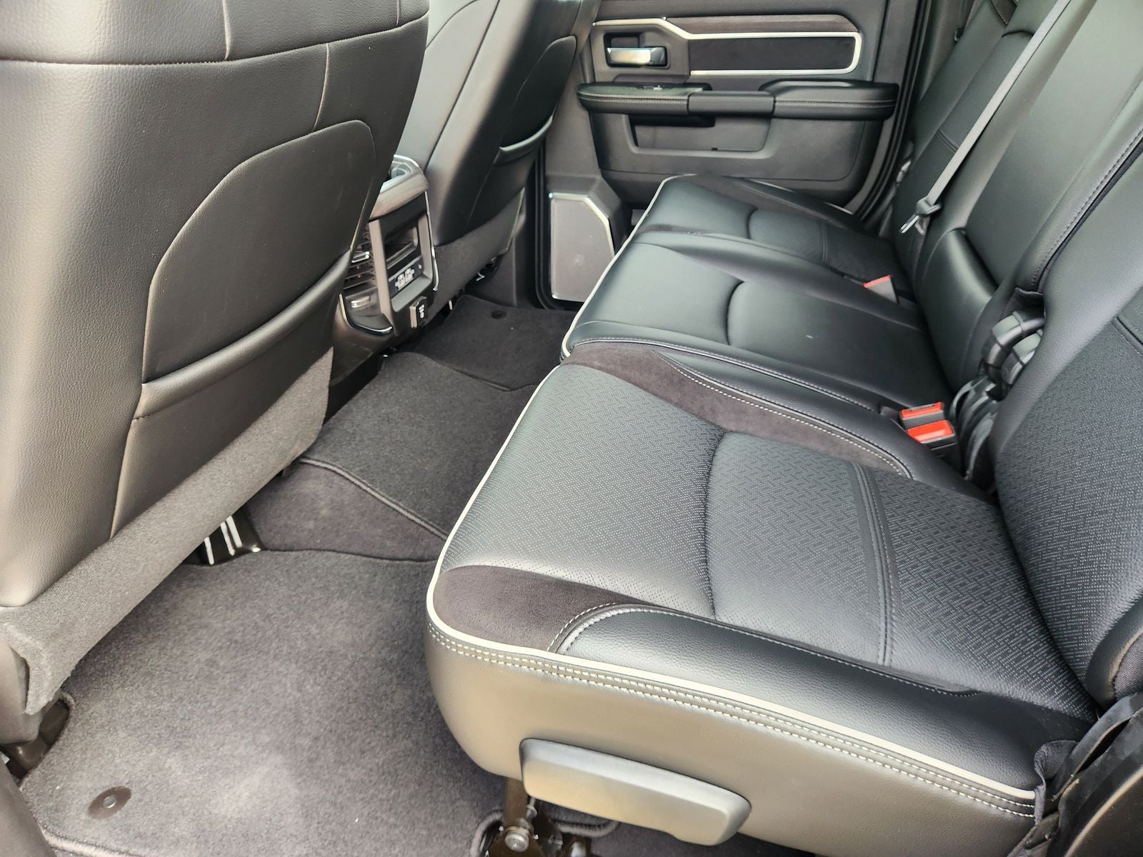 2026 RAM Ram 3500 RAM 3500 LARAMIE MEGA CAB 4X4 6'4' BOX