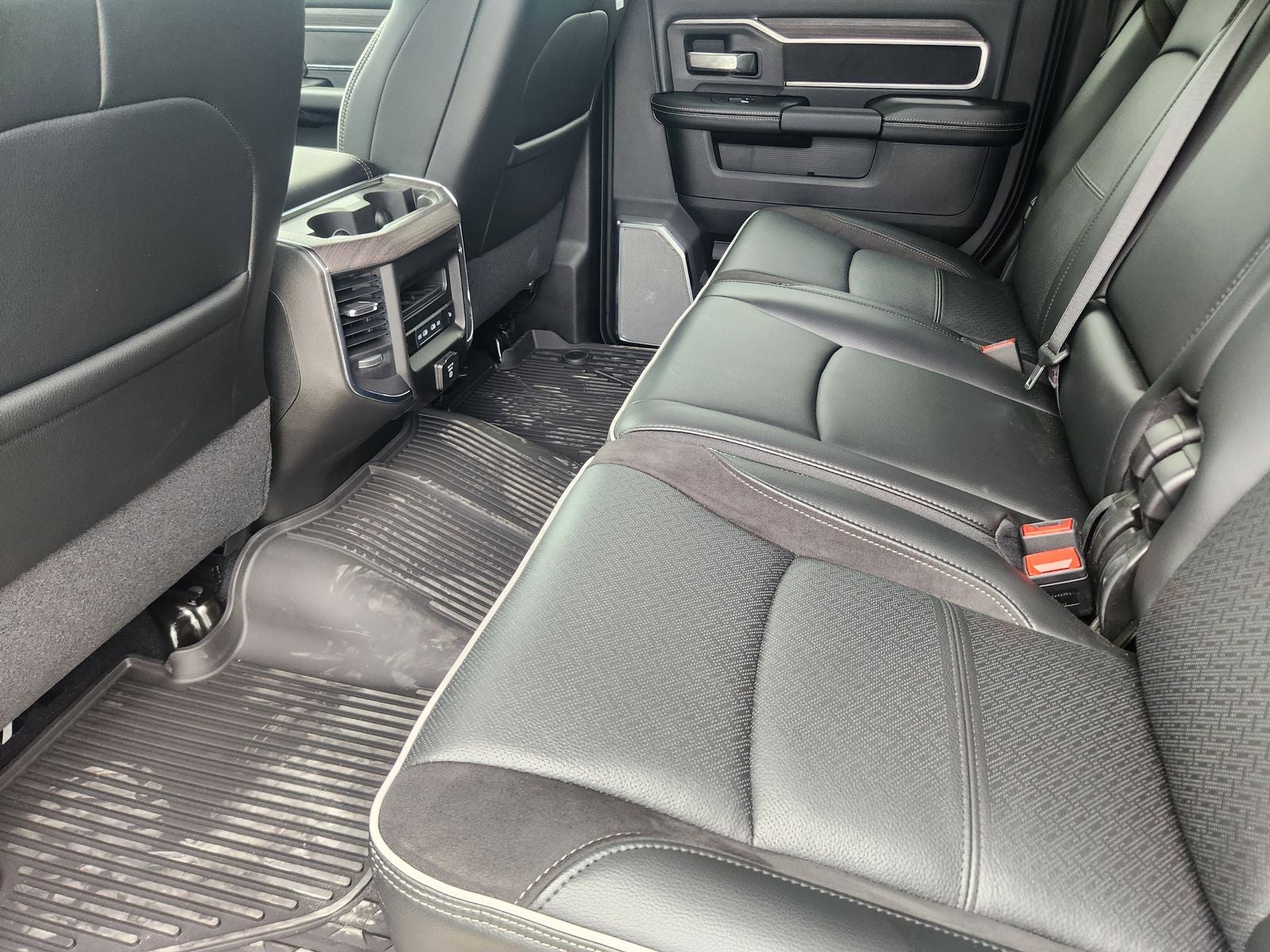 2026 RAM Ram 3500 RAM 3500 LARAMIE MEGA CAB 4X4 6'4' BOX