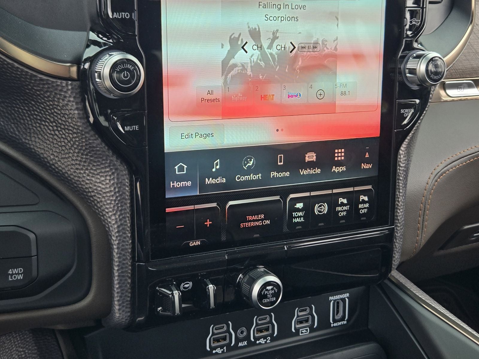 2026 RAM Ram 3500 RAM 3500 LIMITED LONGHORN CREW CAB 4X4 8' BOX