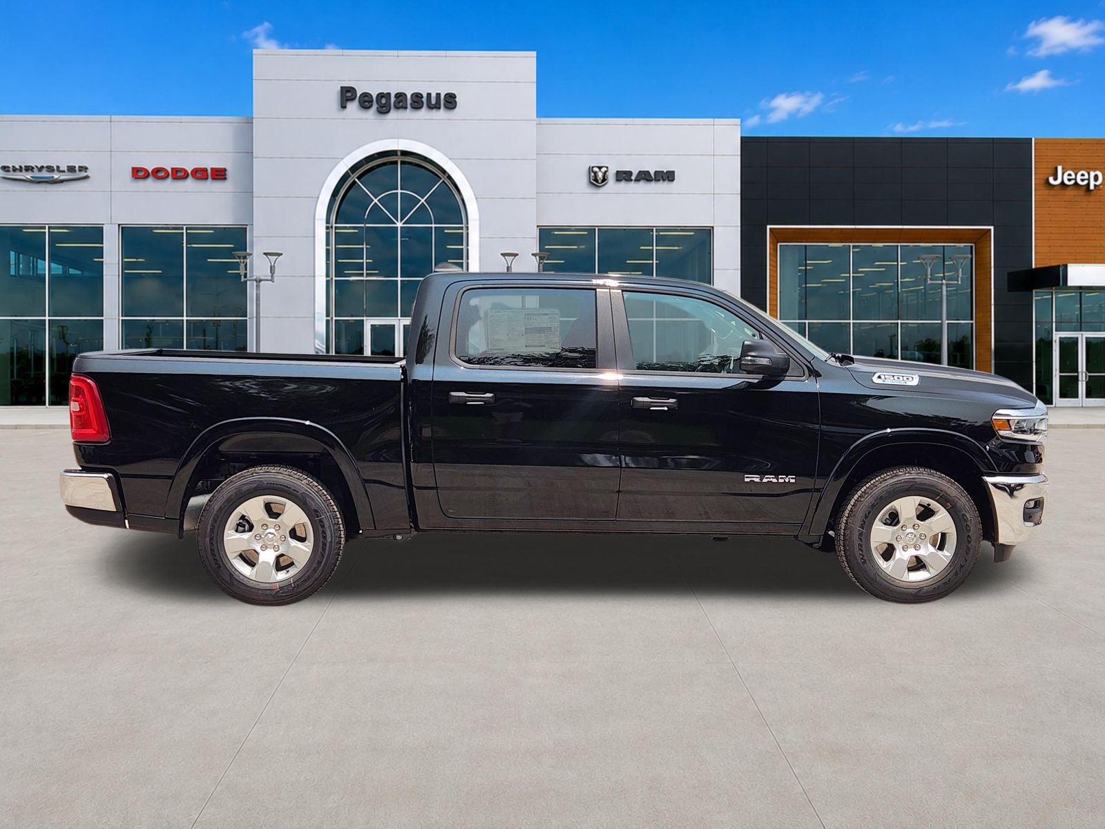2026 RAM Ram 1500 RAM 1500 LONE STAR CREW CAB 4X4 5'7' BOX