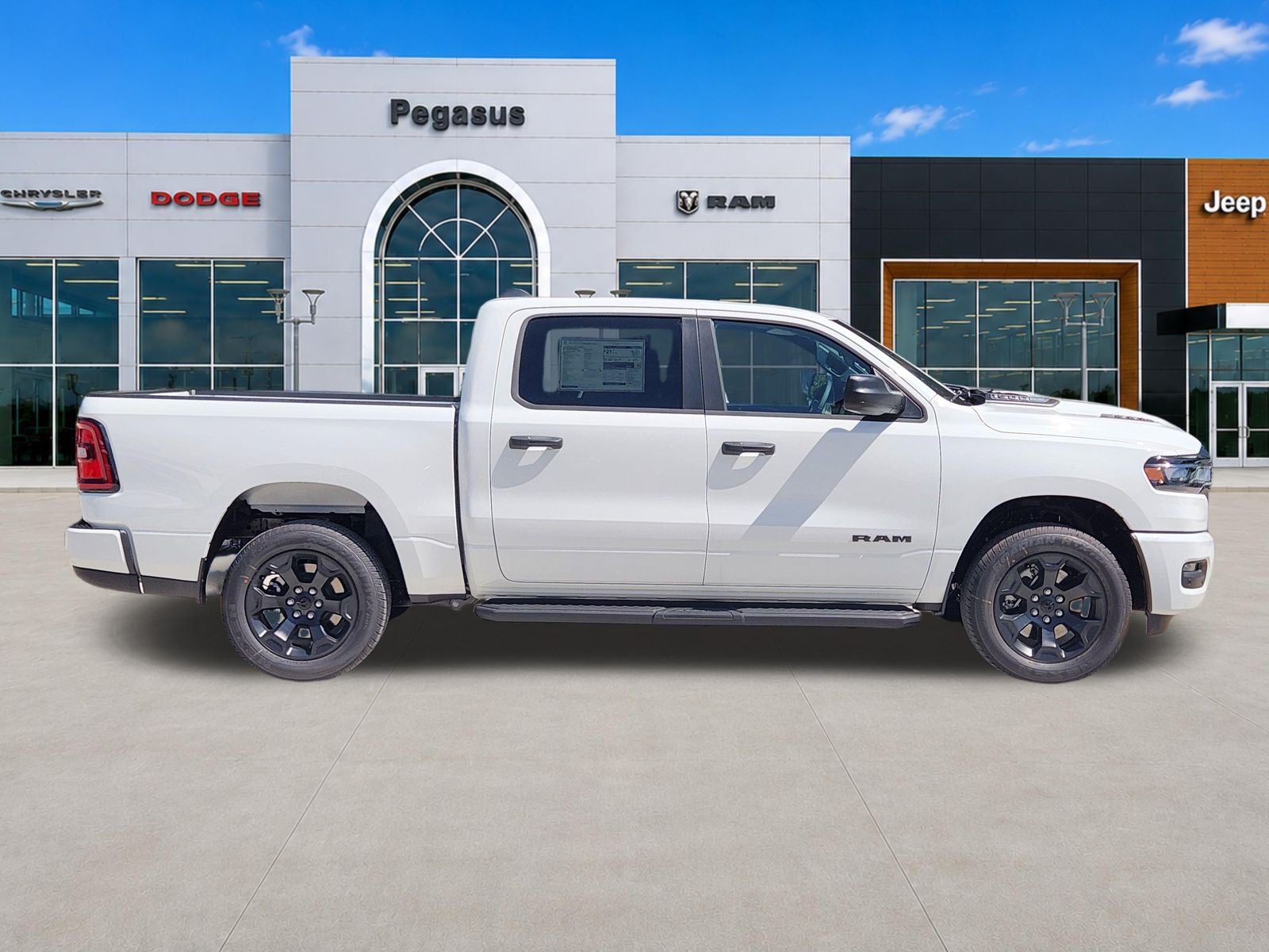 2026 RAM Ram 1500 RAM 1500 EXPRESS CREW CAB 4X4 5'7' BOX