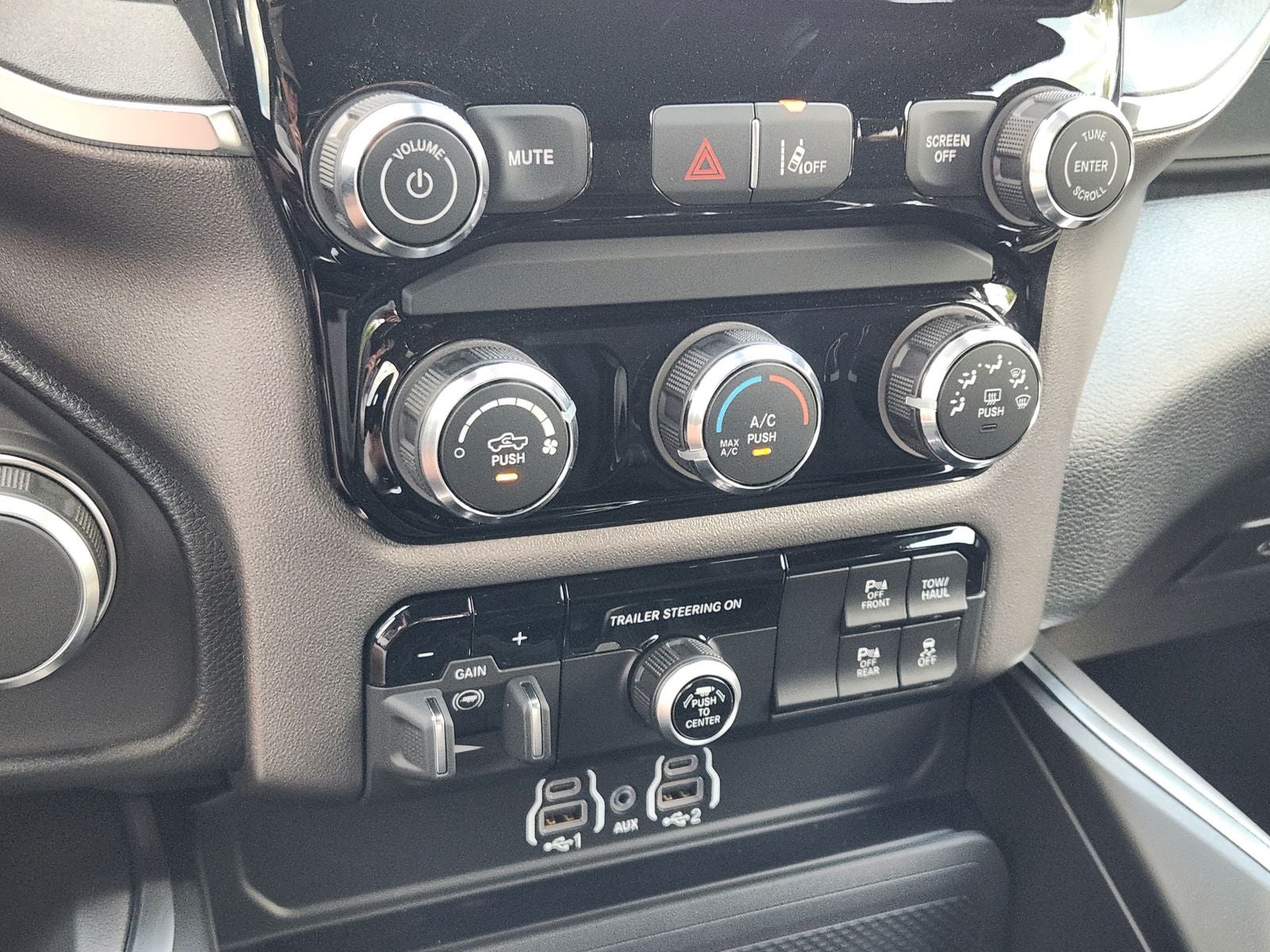 2026 RAM Ram 1500 RAM 1500 EXPRESS CREW CAB 4X4 5'7' BOX