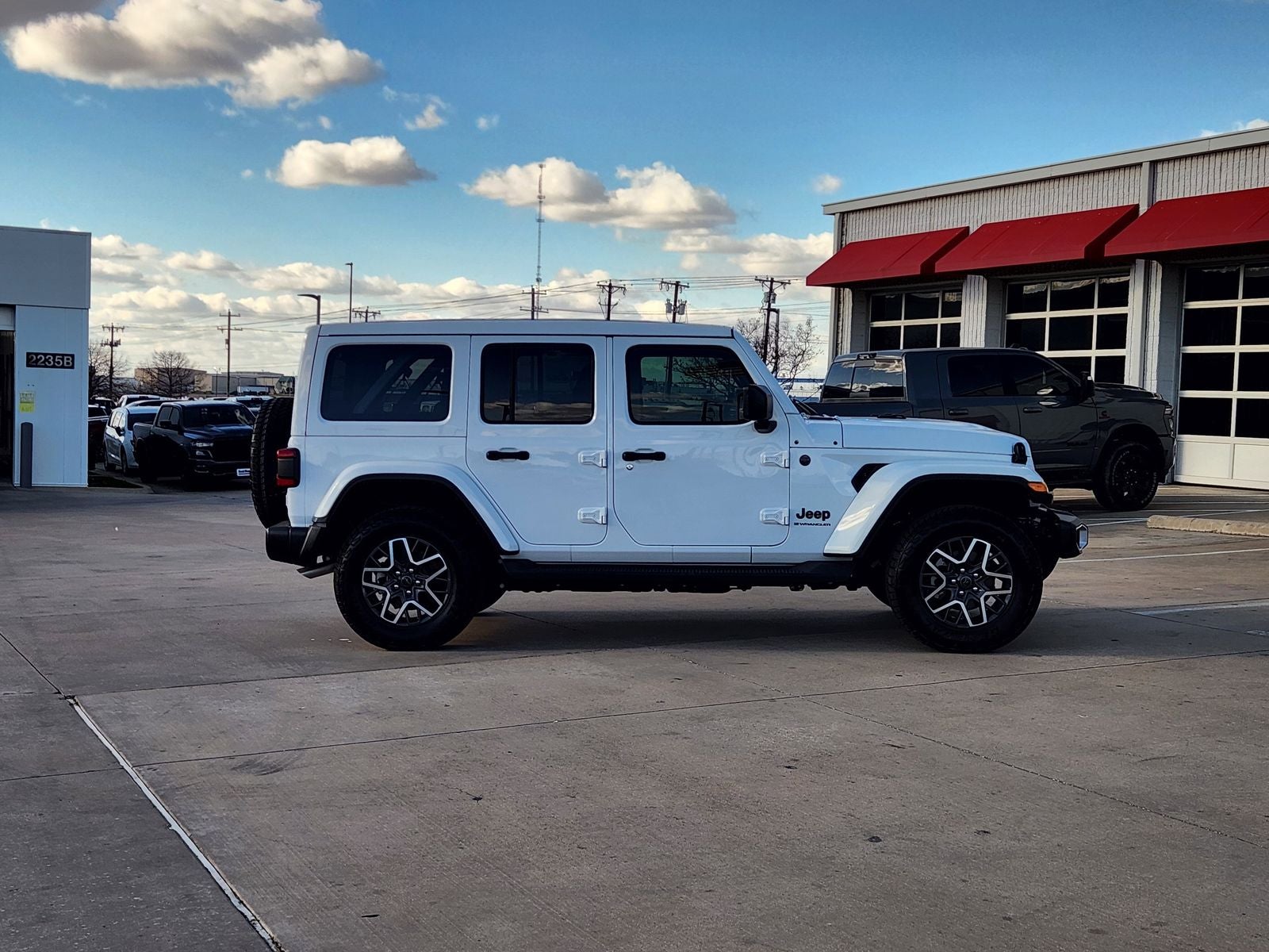 2025 Jeep Wrangler WRANGLER 4-DOOR SAHARA