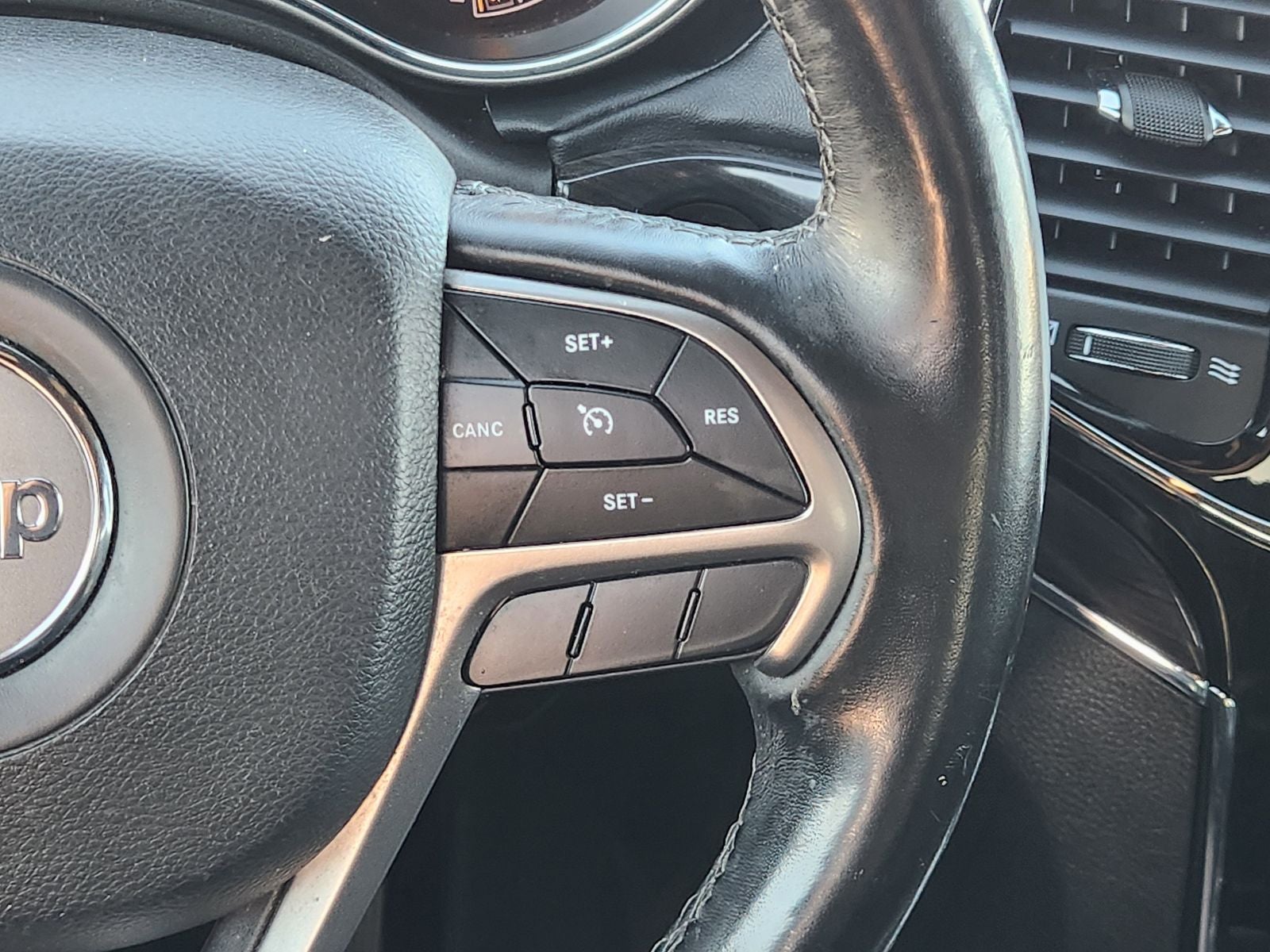 2020 Jeep Grand Cherokee Overland 4X2