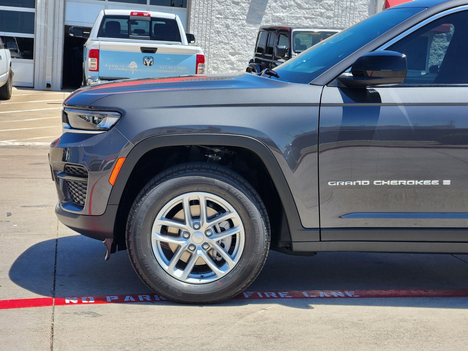 2025 Jeep Grand Cherokee GRAND CHEROKEE LAREDO X 4X2