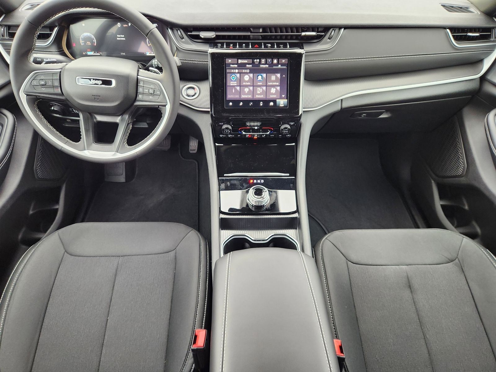 2025 Jeep Grand Cherokee GRAND CHEROKEE LAREDO X 4X2