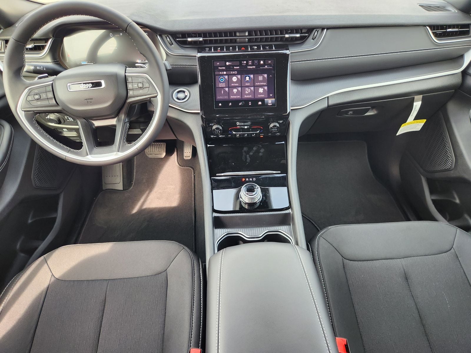 2025 Jeep Grand Cherokee GRAND CHEROKEE LAREDO 4X2