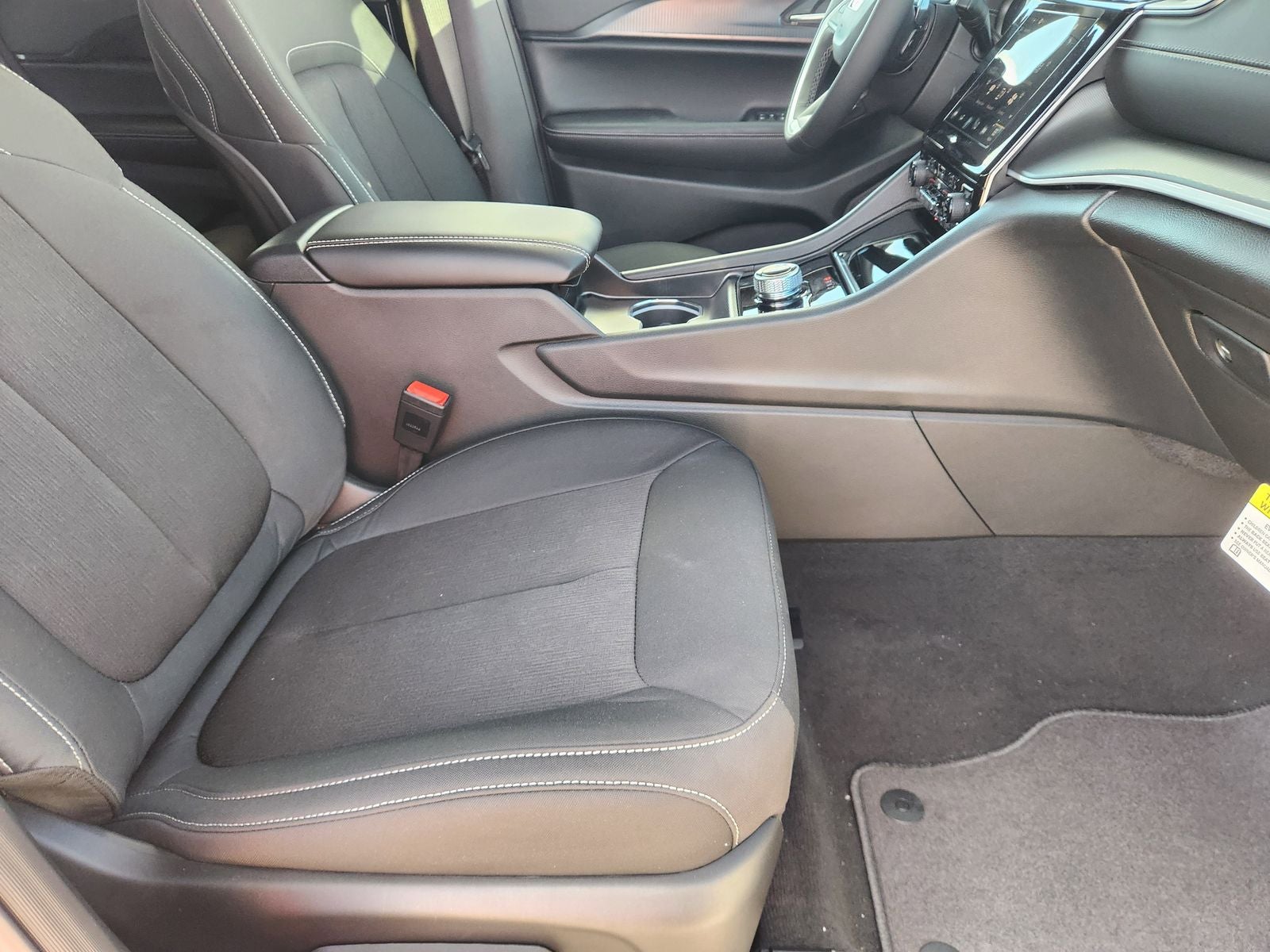 2025 Jeep Grand Cherokee GRAND CHEROKEE LAREDO 4X2