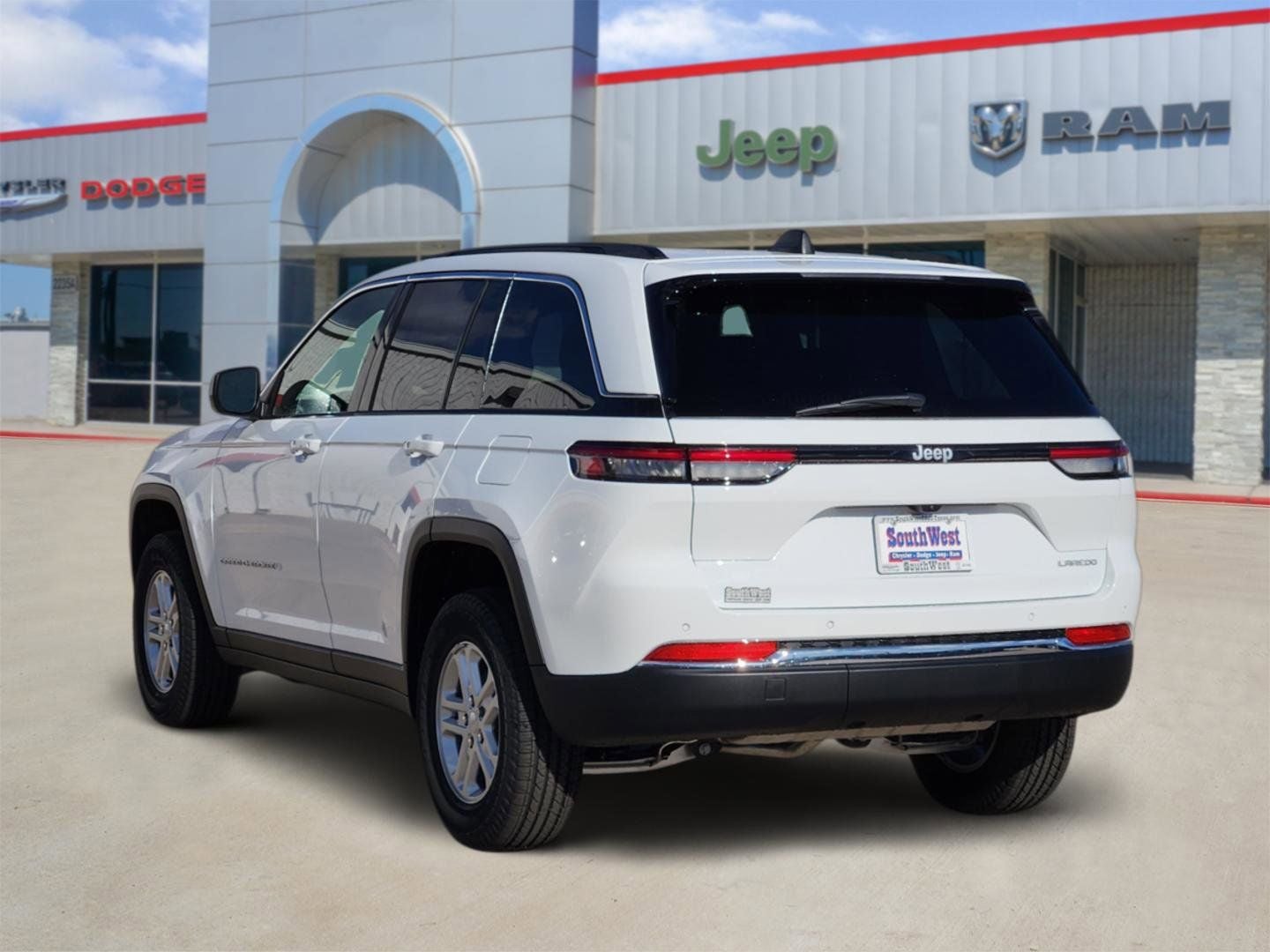 2025 Jeep Grand Cherokee GRAND CHEROKEE LAREDO 4X2