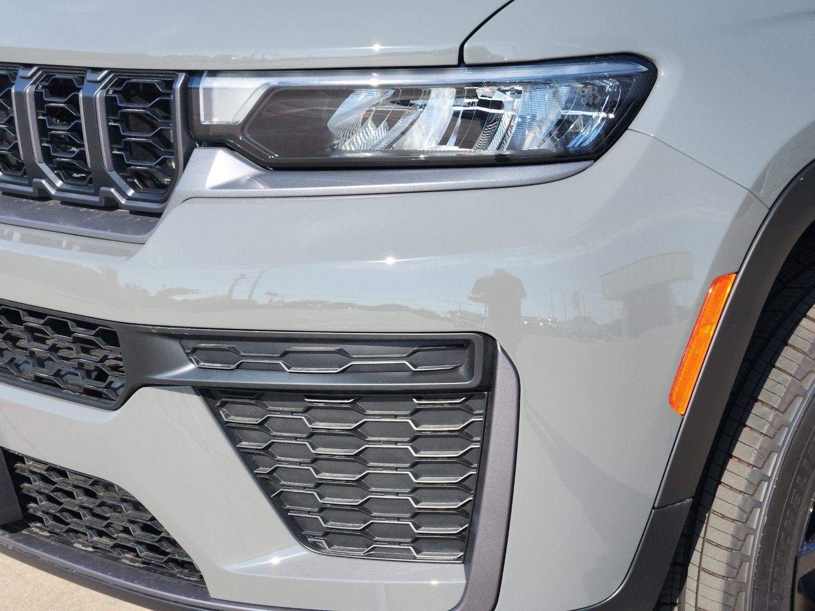 2027 Jeep Grand Cherokee Laredo Altitude