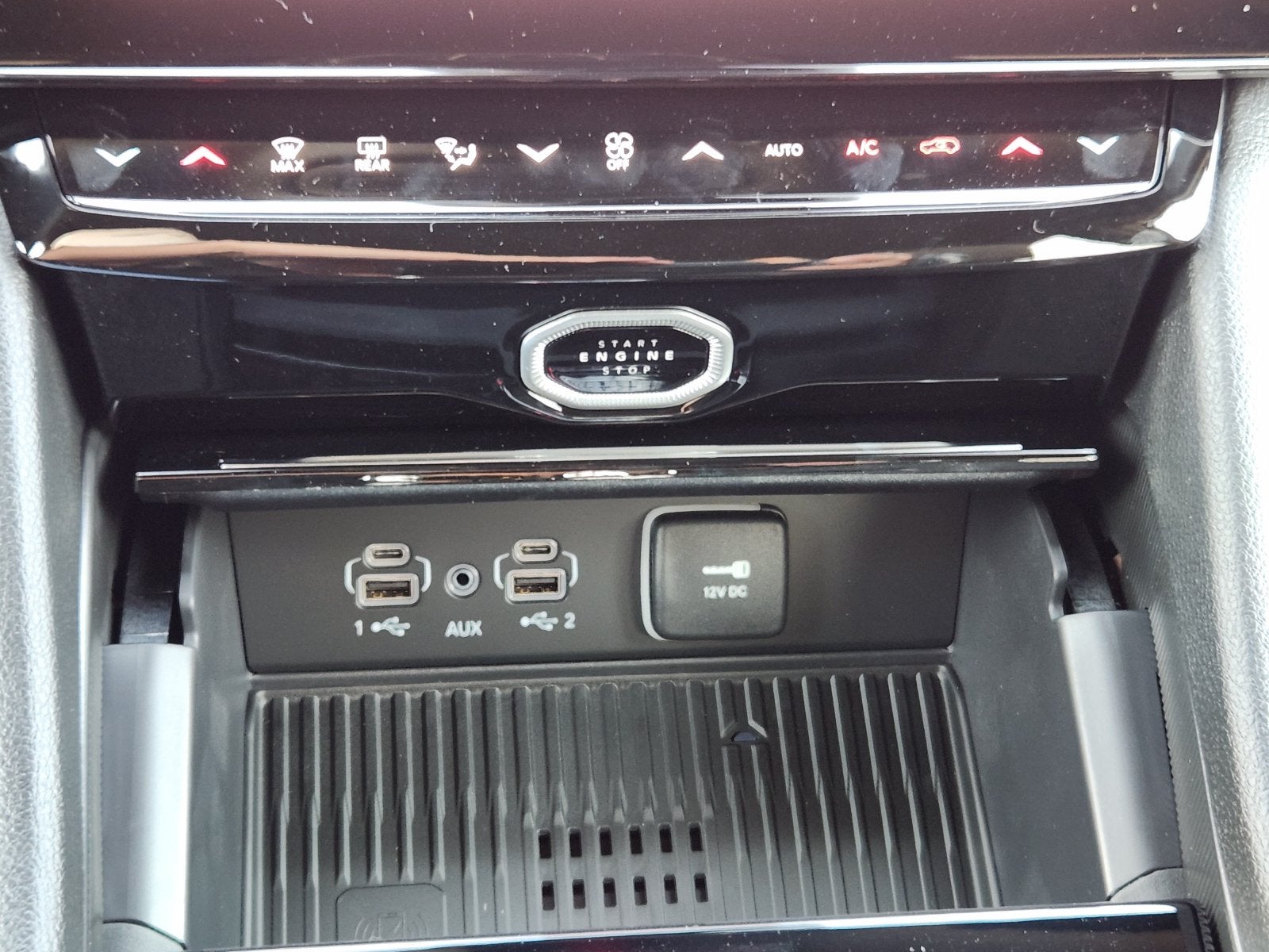 2027 Jeep Grand Cherokee Laredo Altitude