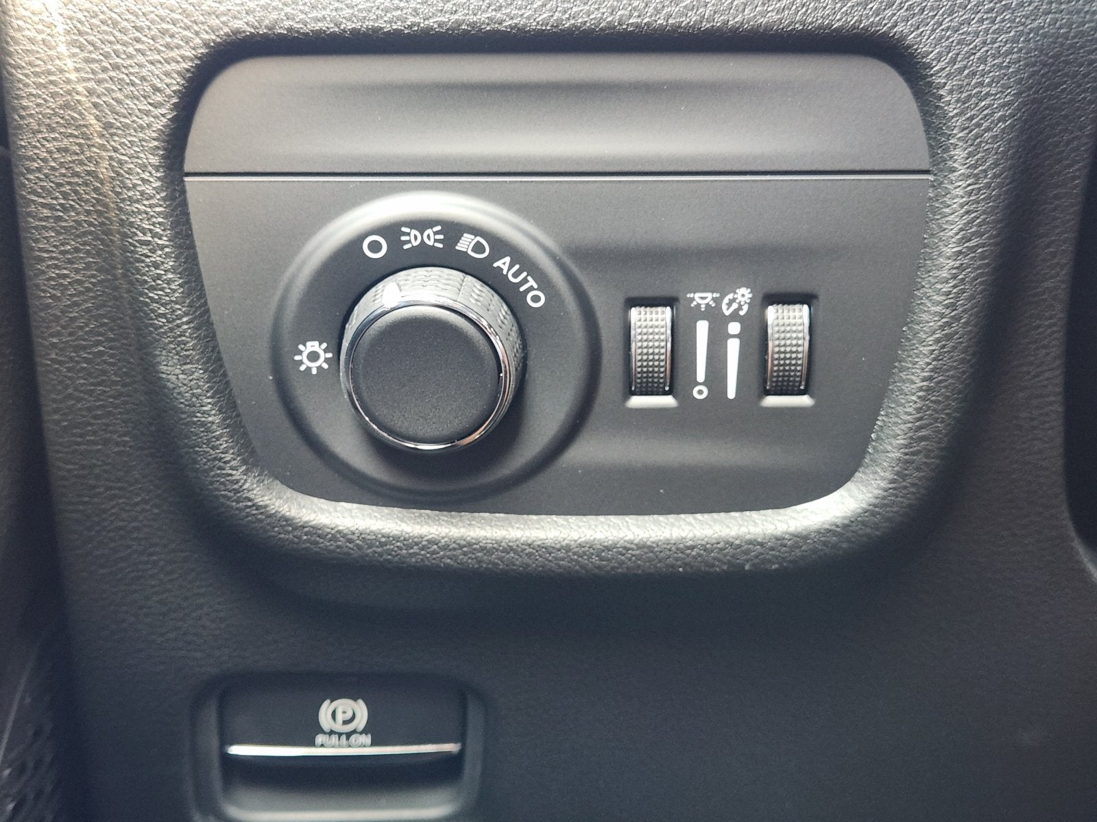 2027 Jeep Grand Cherokee Laredo Altitude