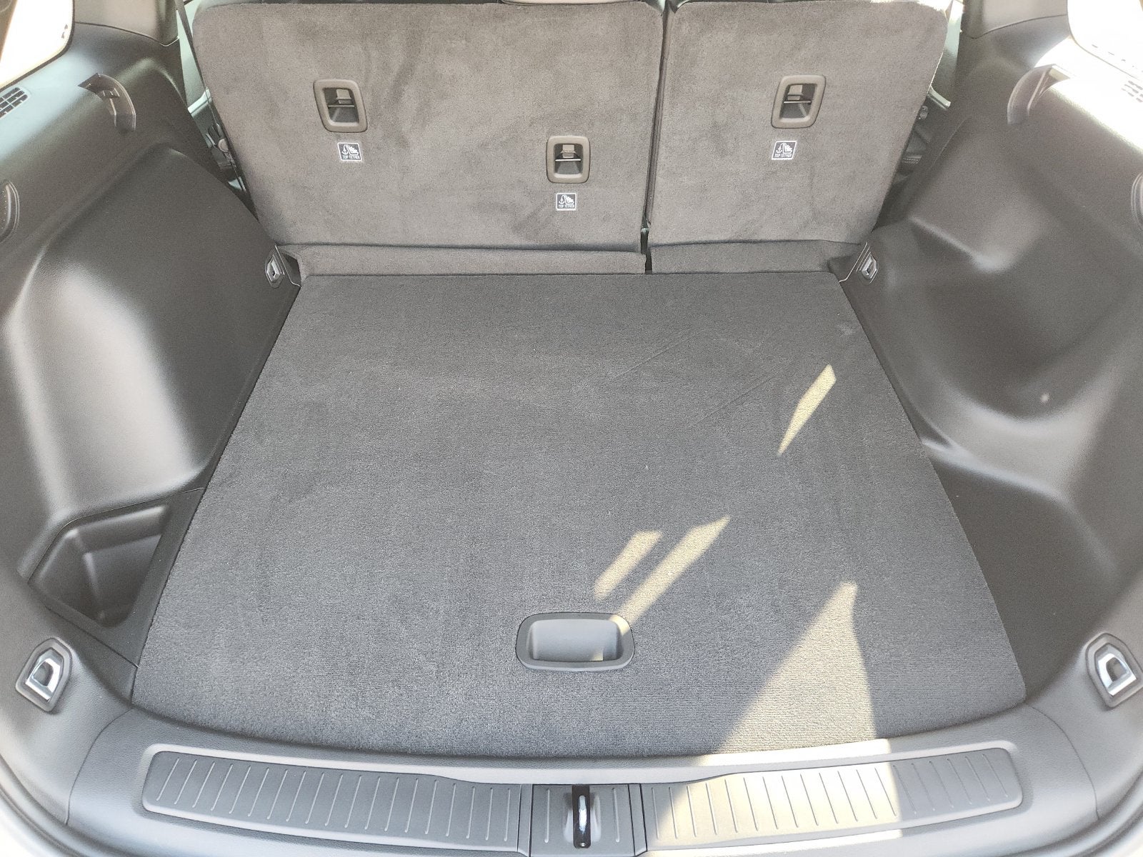 2027 Jeep Grand Cherokee Laredo Altitude