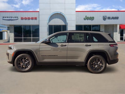 2027 Jeep Grand Cherokee Laredo Altitude