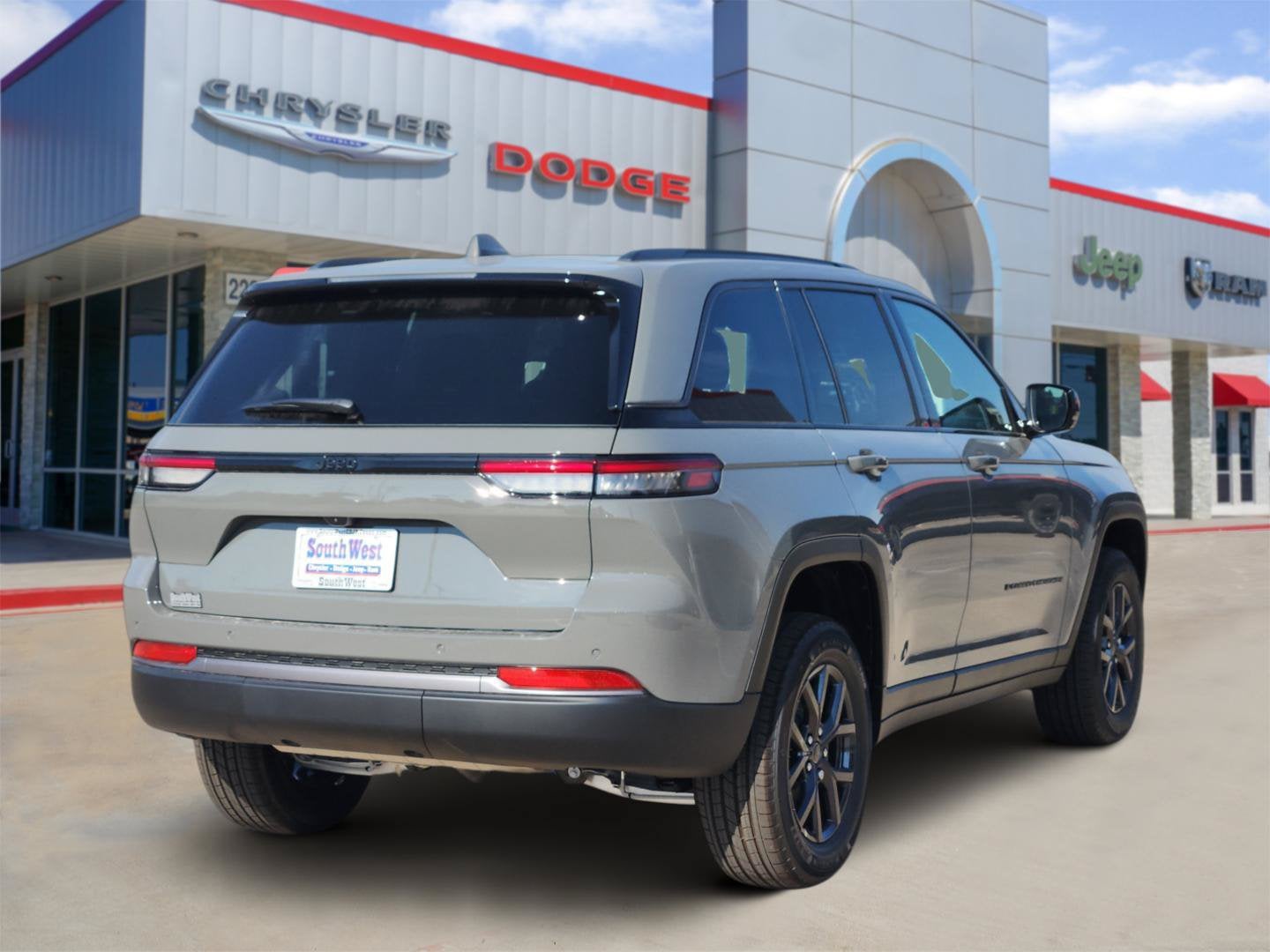 2027 Jeep Grand Cherokee Laredo Altitude