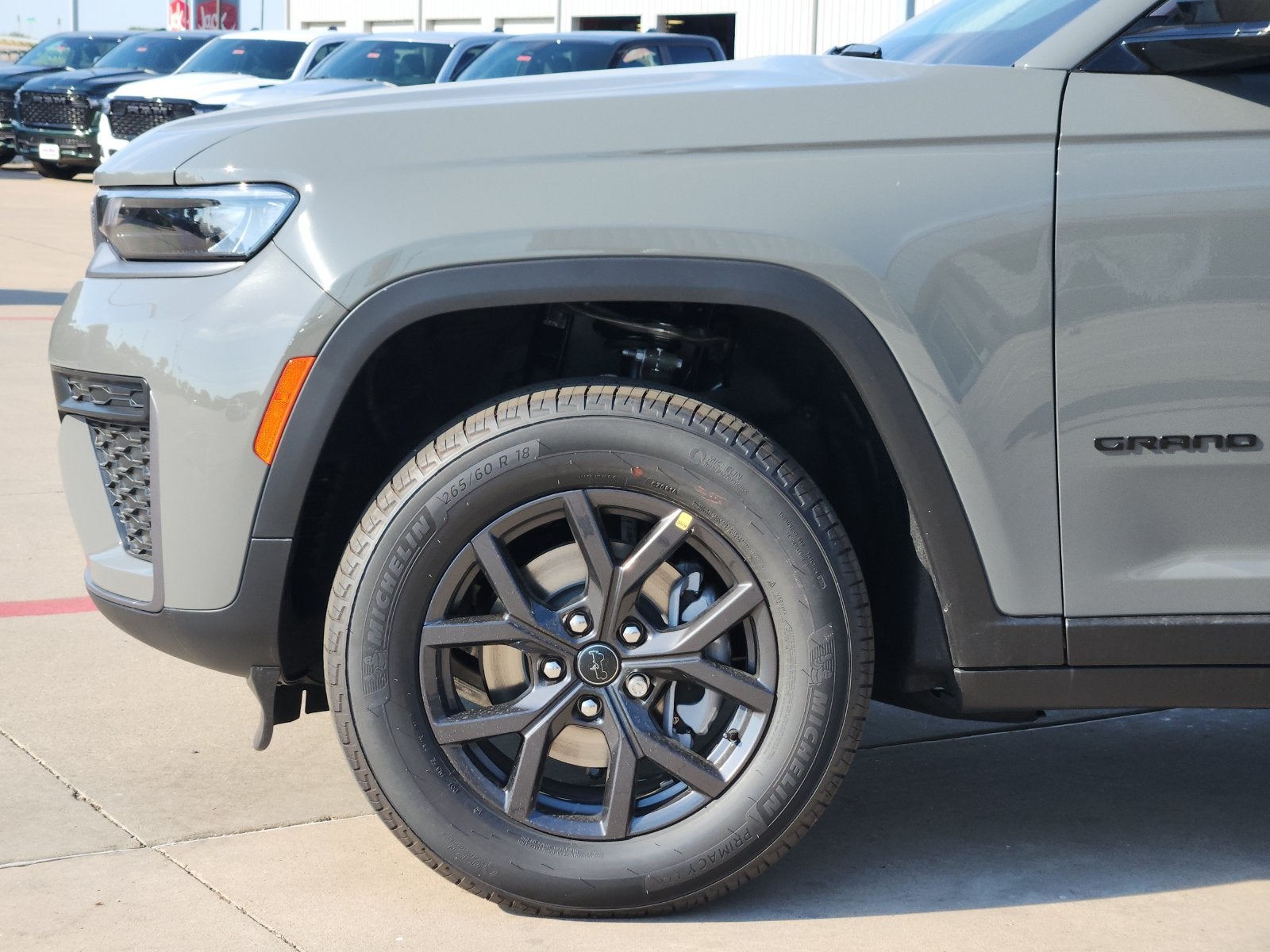 2027 Jeep Grand Cherokee Laredo Altitude