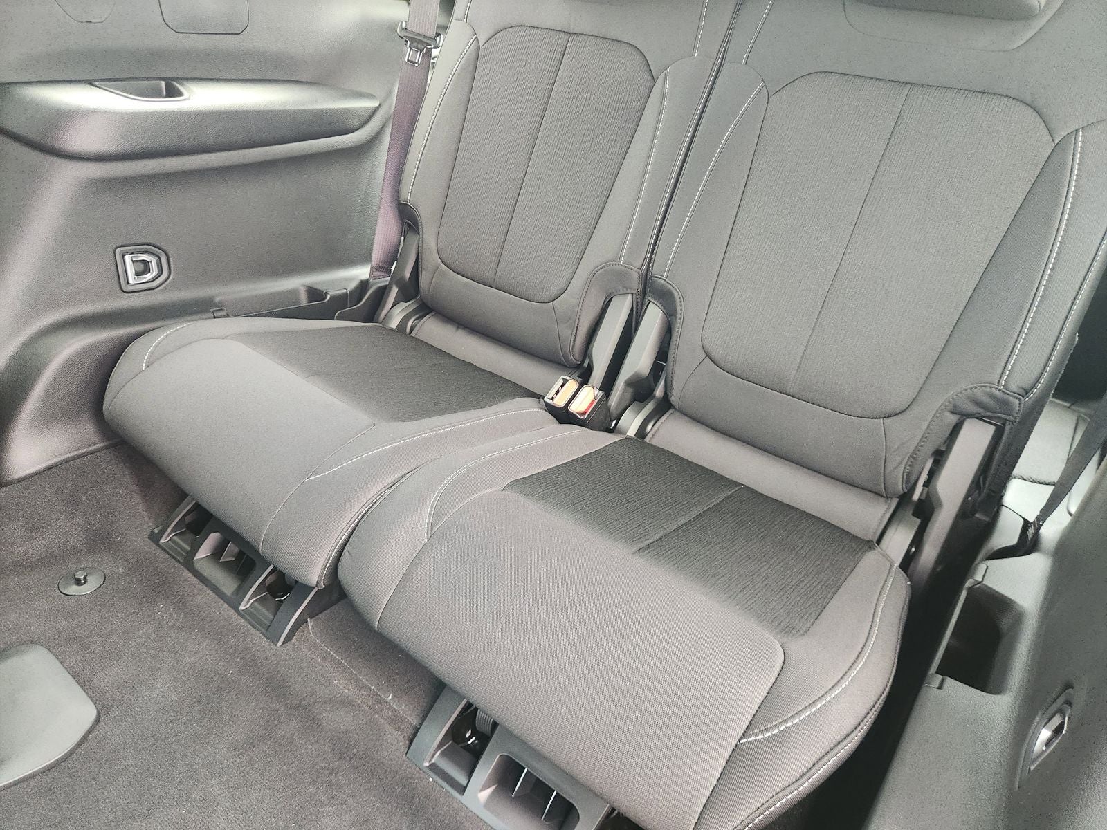 2026 Jeep Grand Cherokee GRAND CHEROKEE L LAREDO 4X2