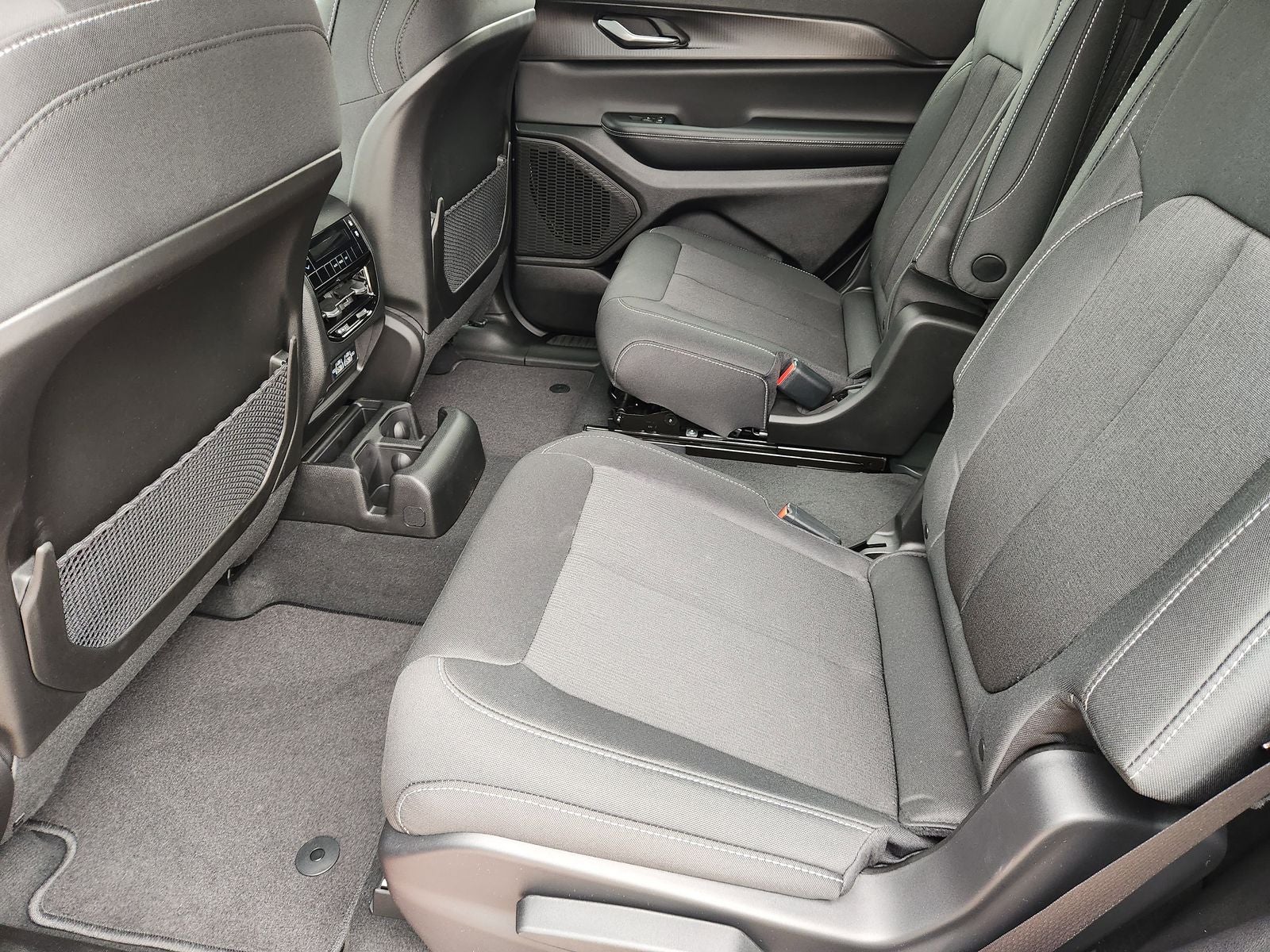 2025 Jeep Grand Cherokee GRAND CHEROKEE L LAREDO X 4X4