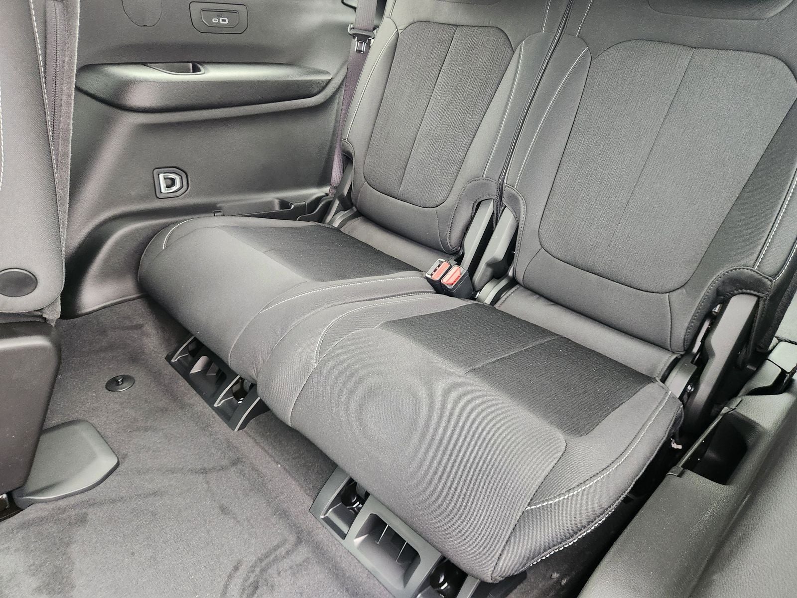 2025 Jeep Grand Cherokee GRAND CHEROKEE L LAREDO X 4X4