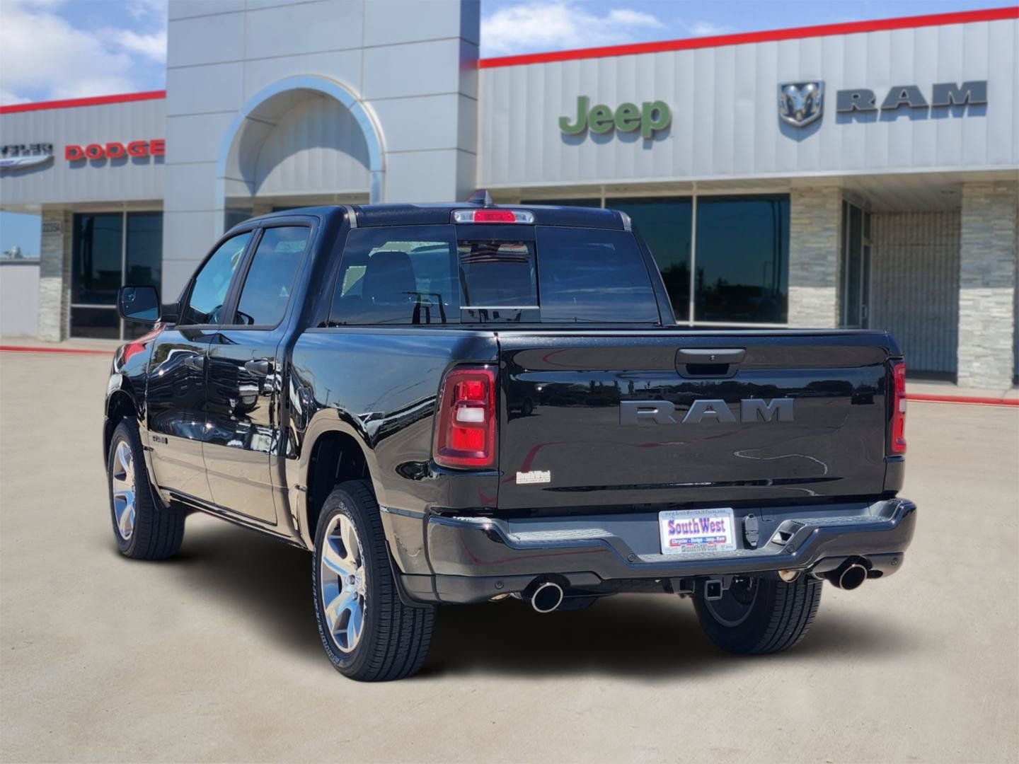 2026 RAM Ram 1500 RAM 1500 EXPRESS CREW CAB 4X2 5'7' BOX