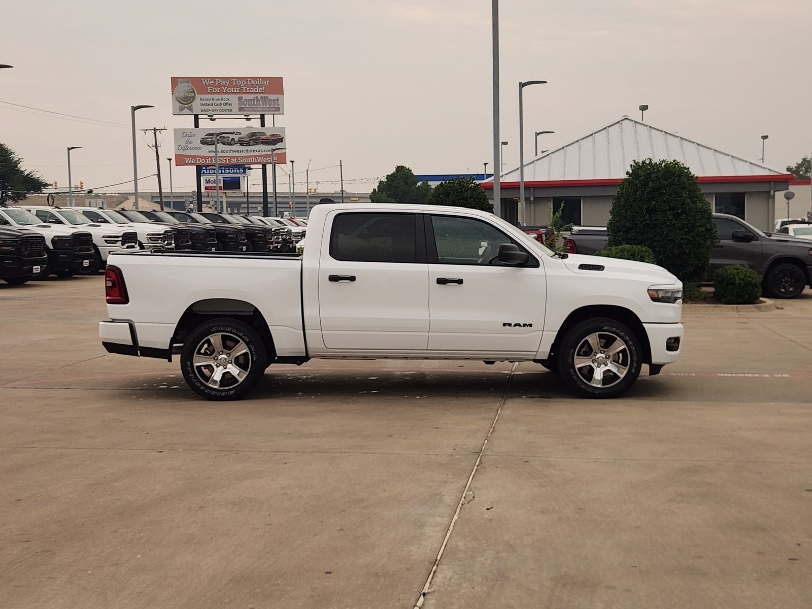 2026 RAM Ram 1500 RAM 1500 EXPRESS CREW CAB 4X2 5'7' BOX