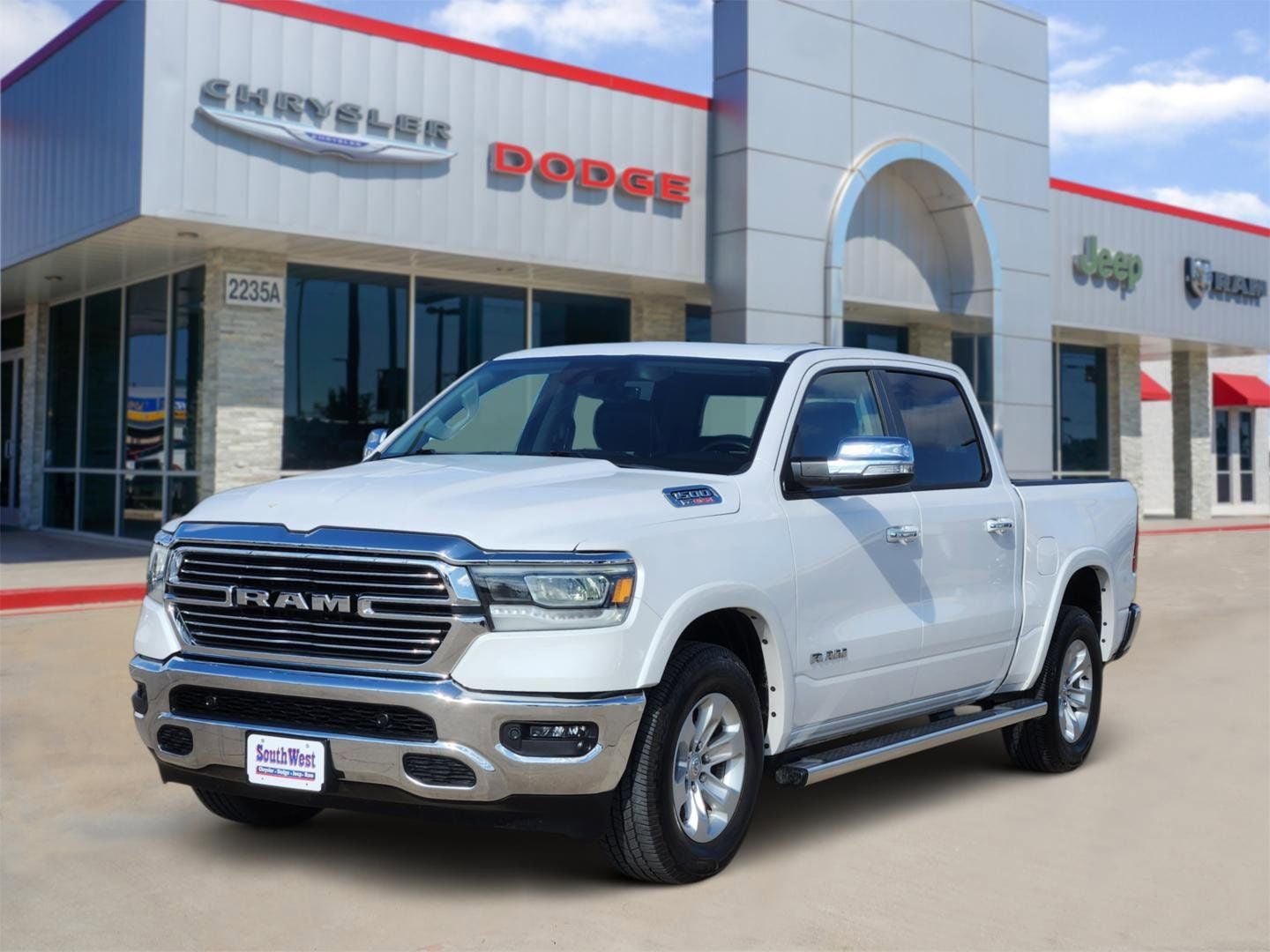 2022 RAM Ram 1500 Laramie Crew Cab 4x2 5'7' Box