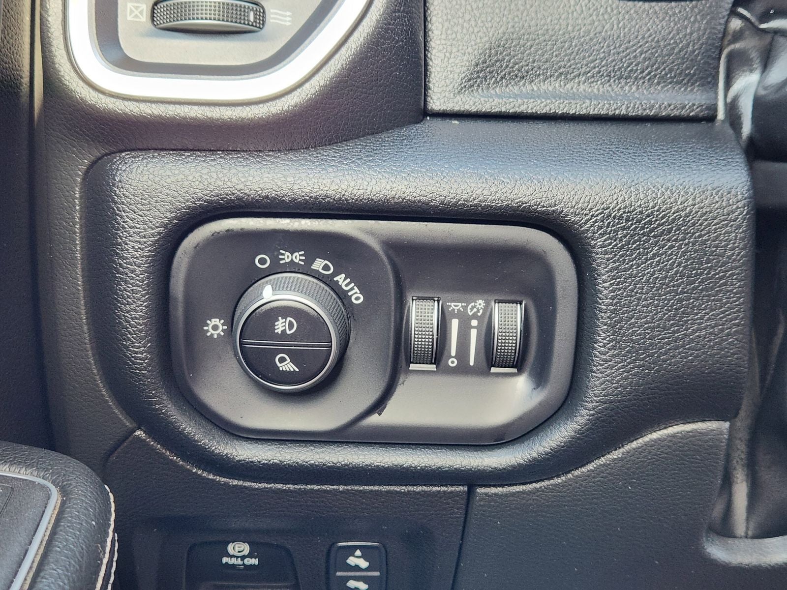 2022 RAM Ram 1500 Laramie Crew Cab 4x2 5'7' Box