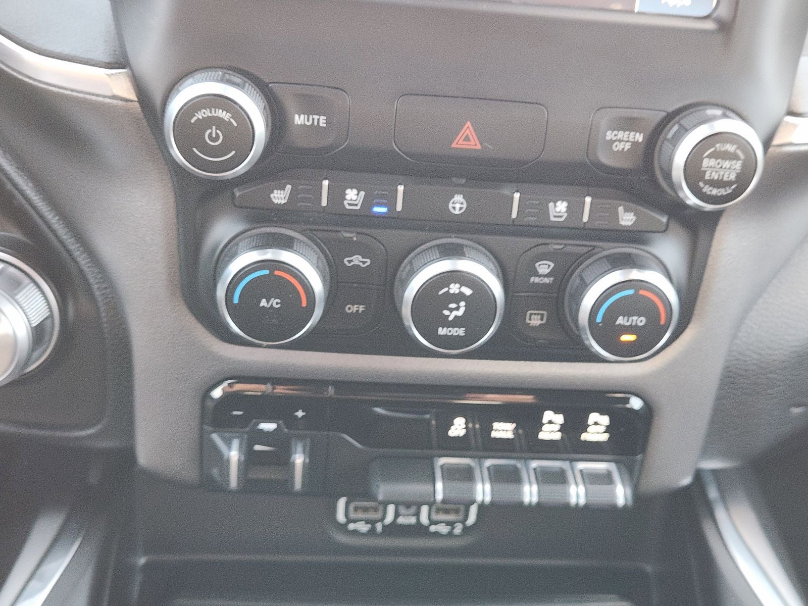 2022 RAM Ram 1500 Laramie Crew Cab 4x2 5'7' Box