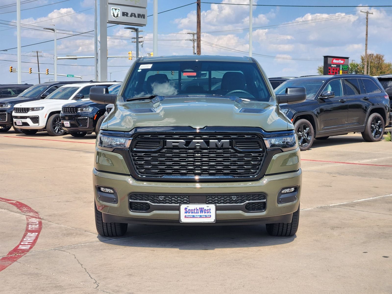 2026 RAM Ram 1500 RAM 1500 EXPRESS CREW CAB 4X4 5'7' BOX