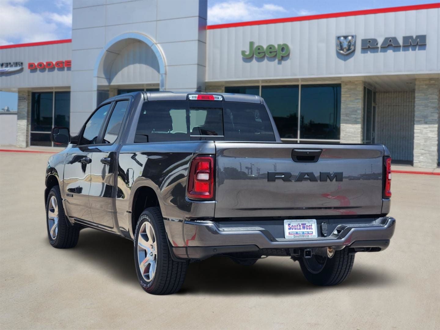 2026 RAM Ram 1500 RAM 1500 EXPRESS QUAD CAB 4X2 6'4' BOX