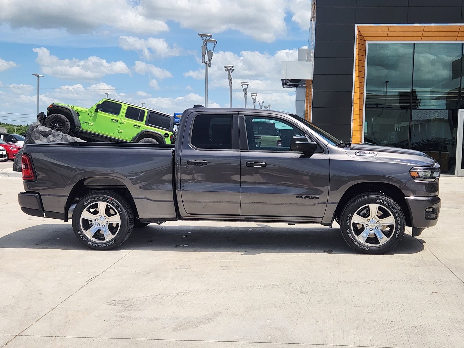 2026 RAM Ram 1500 RAM 1500 EXPRESS QUAD CAB 4X2 6'4' BOX