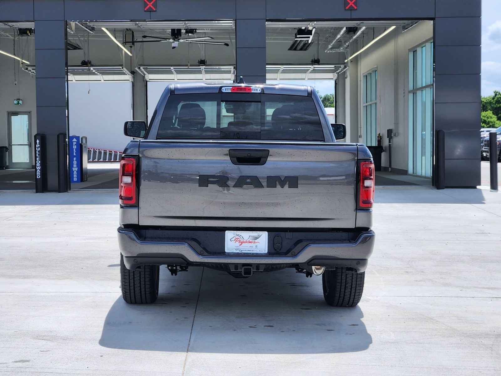 2026 RAM Ram 1500 RAM 1500 EXPRESS QUAD CAB 4X2 6'4' BOX