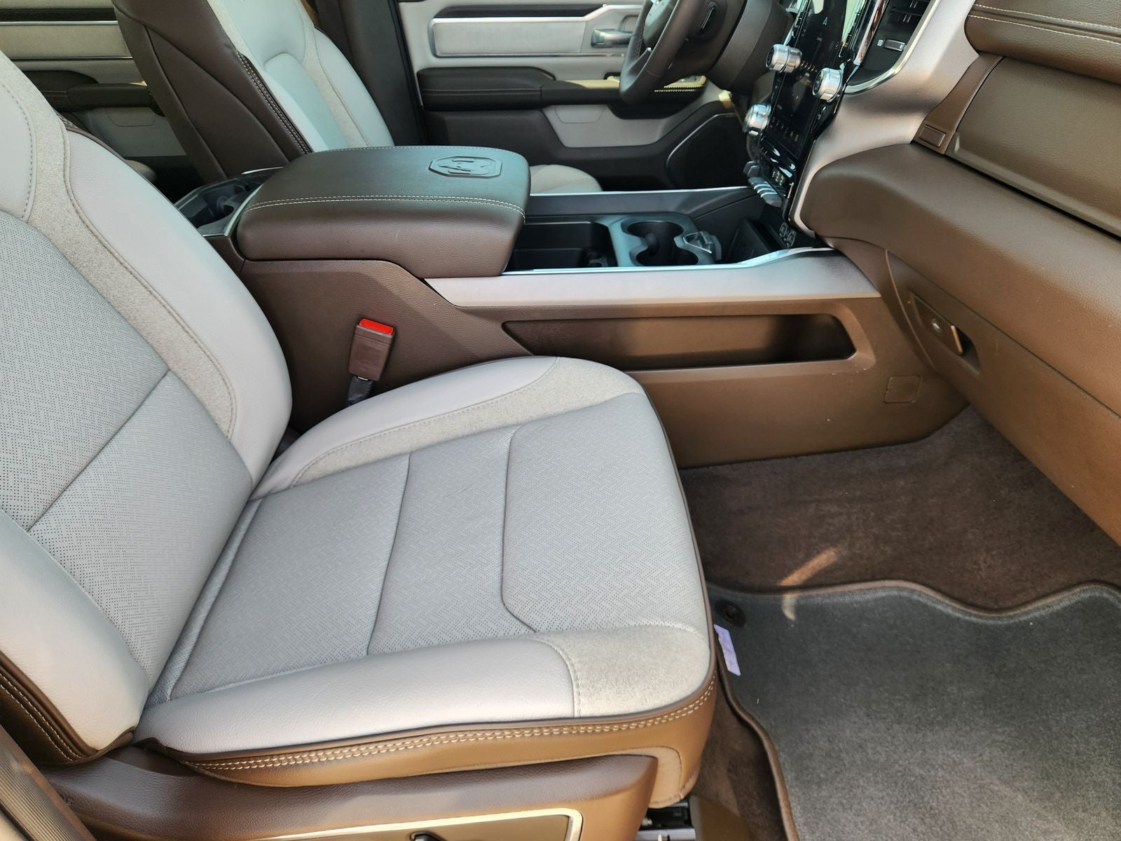 2026 RAM Ram 1500 Laramie Crew Cab 4x4 5'7' Box
