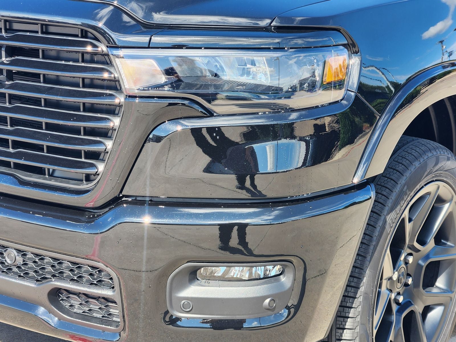 2026 RAM Ram 1500 RAM 1500 LARAMIE CREW CAB 4X4 5'7' BOX
