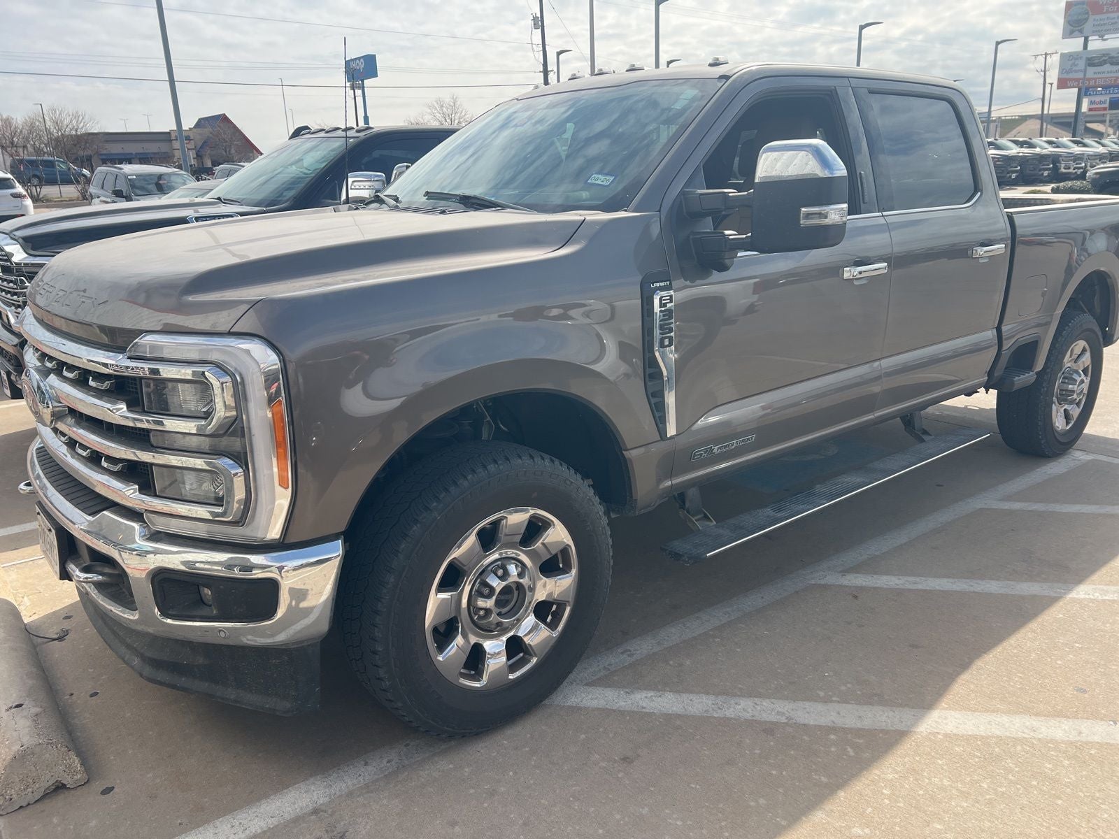 2023 Ford F-350 LARIAT