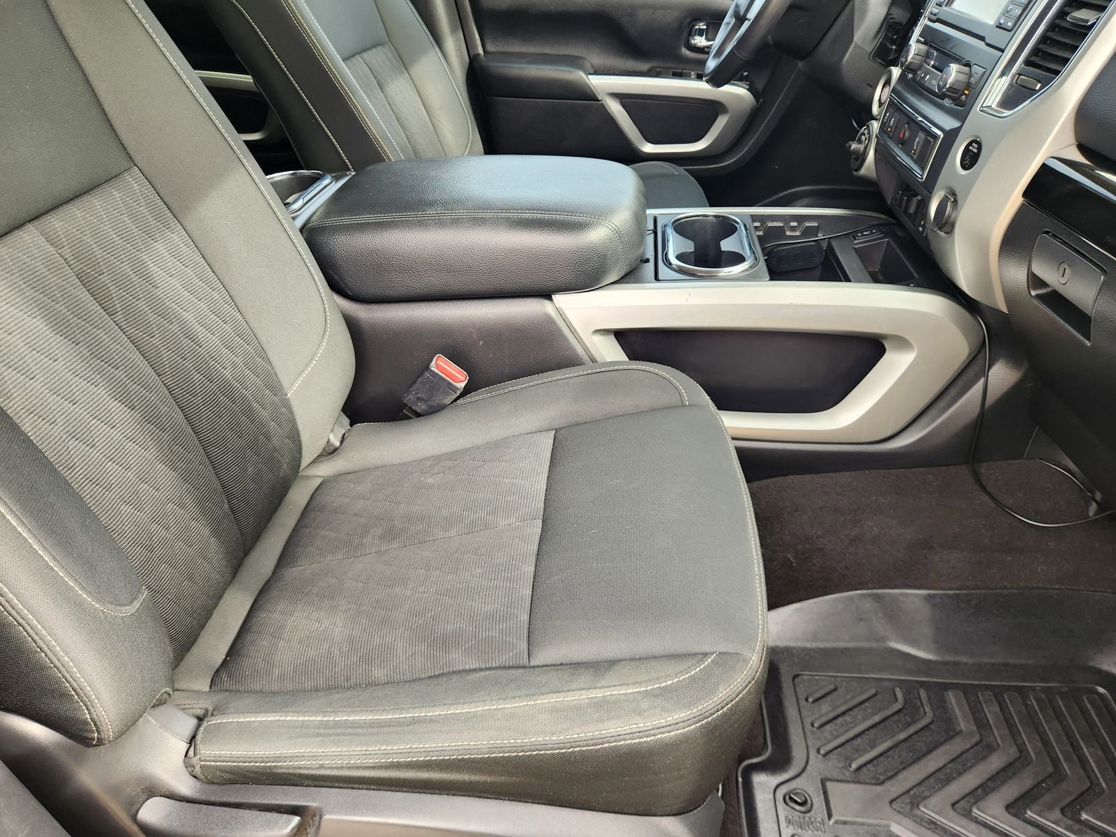 2018 Nissan TITAN SV