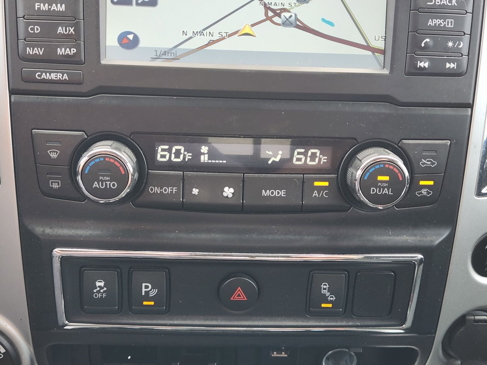 2018 Nissan TITAN SV